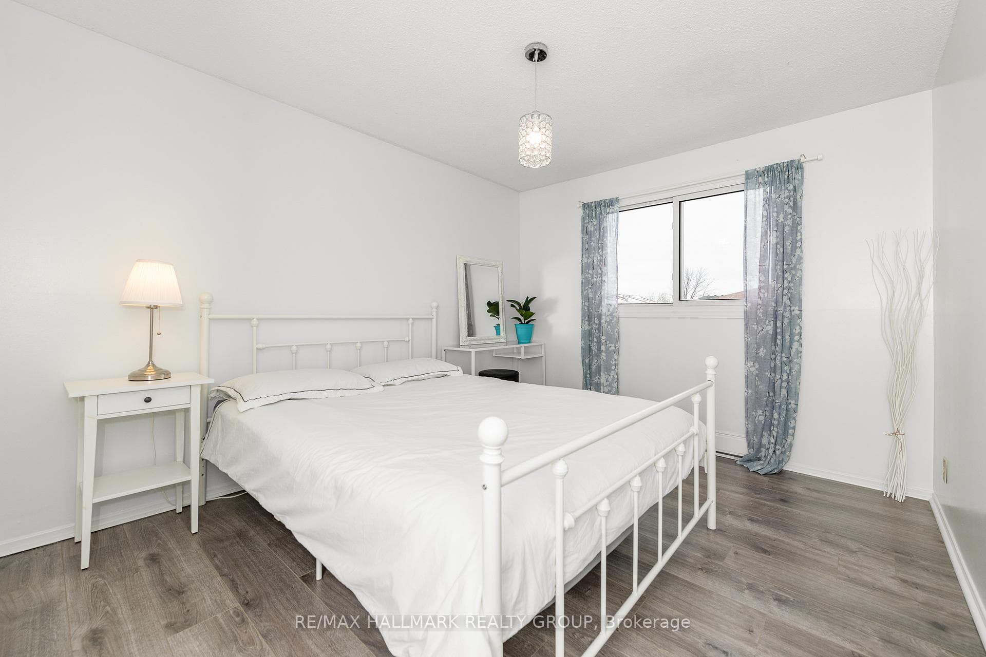 3353 HOGARTH Avenue photo 23