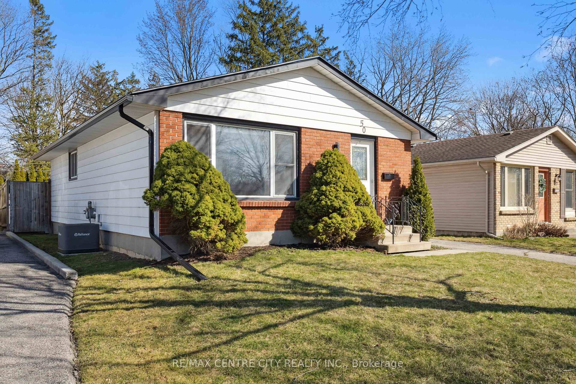 50 Stroud Crescent photo 4