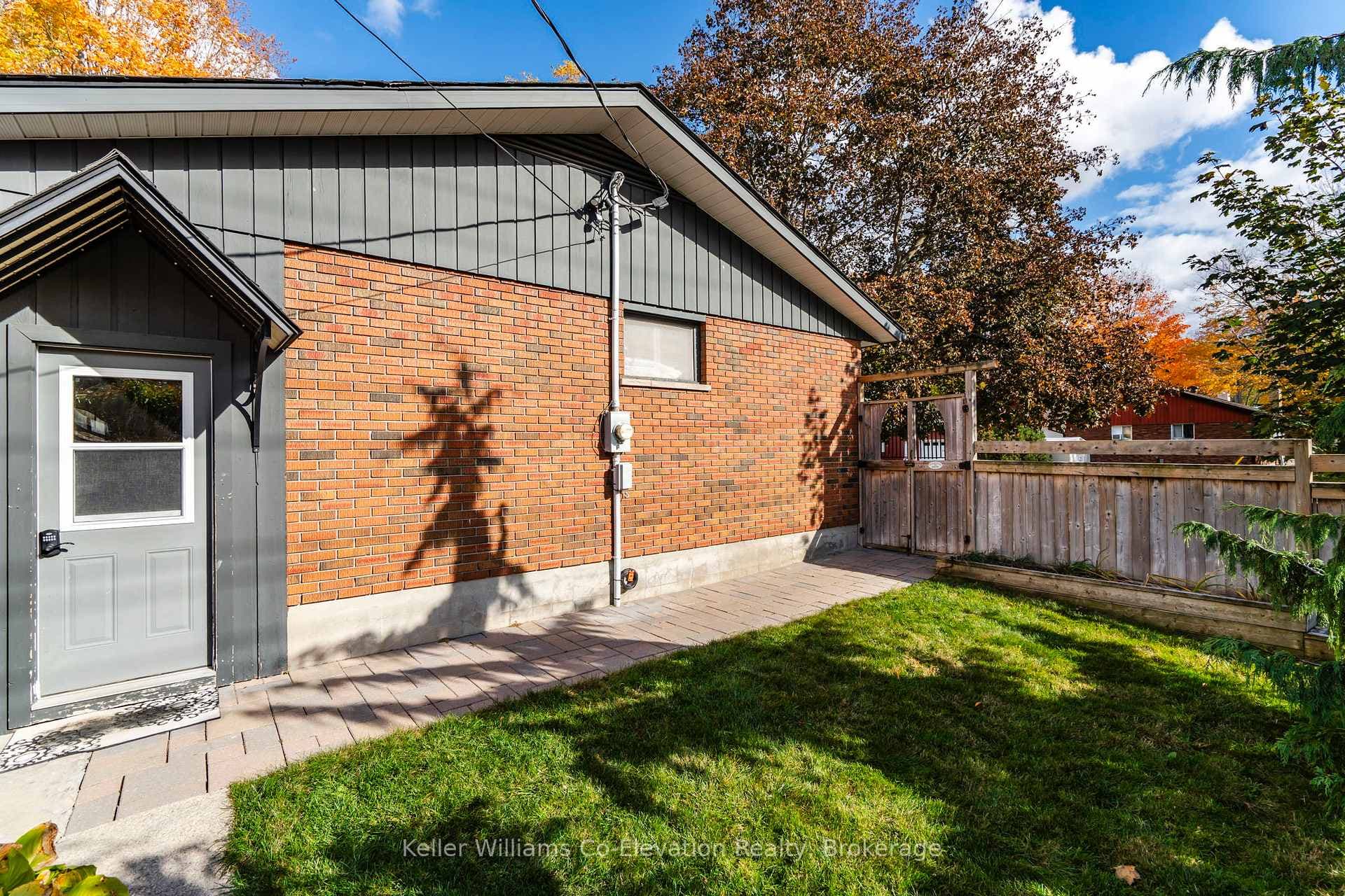 768 Bay Street photo 32