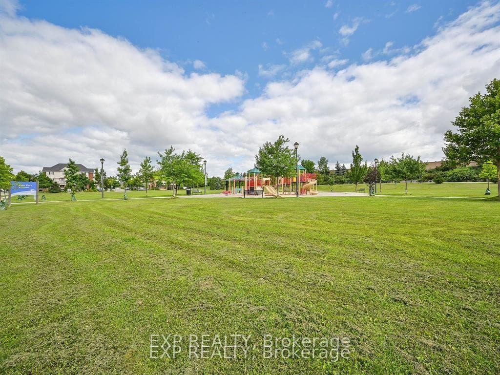 653 Frank Place photo 29