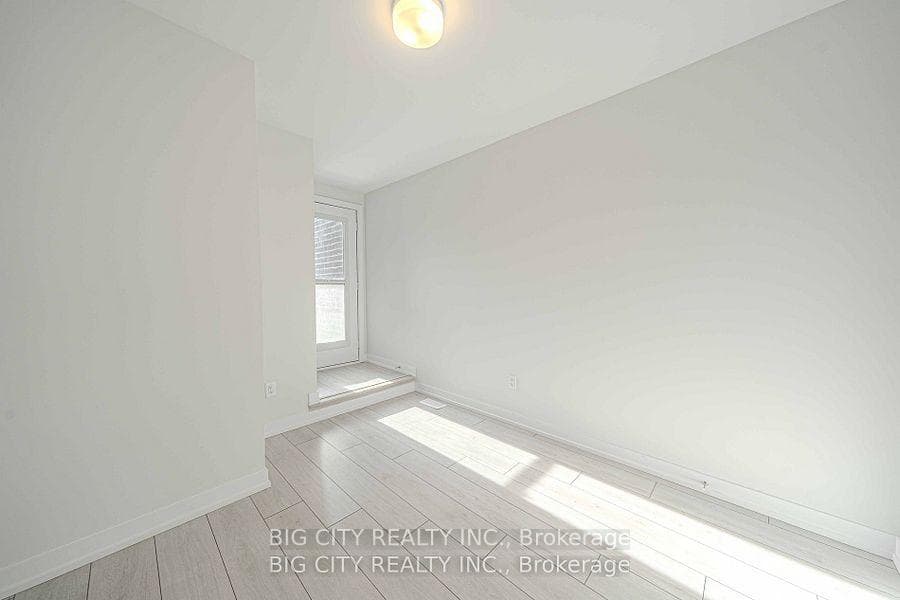 46 Akil Thomas Gardens photo 19