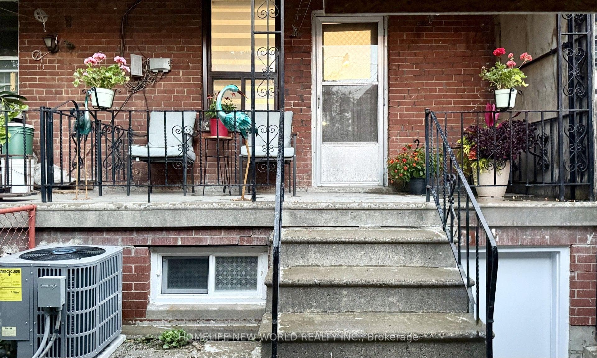 509 Dupont Street photo 26