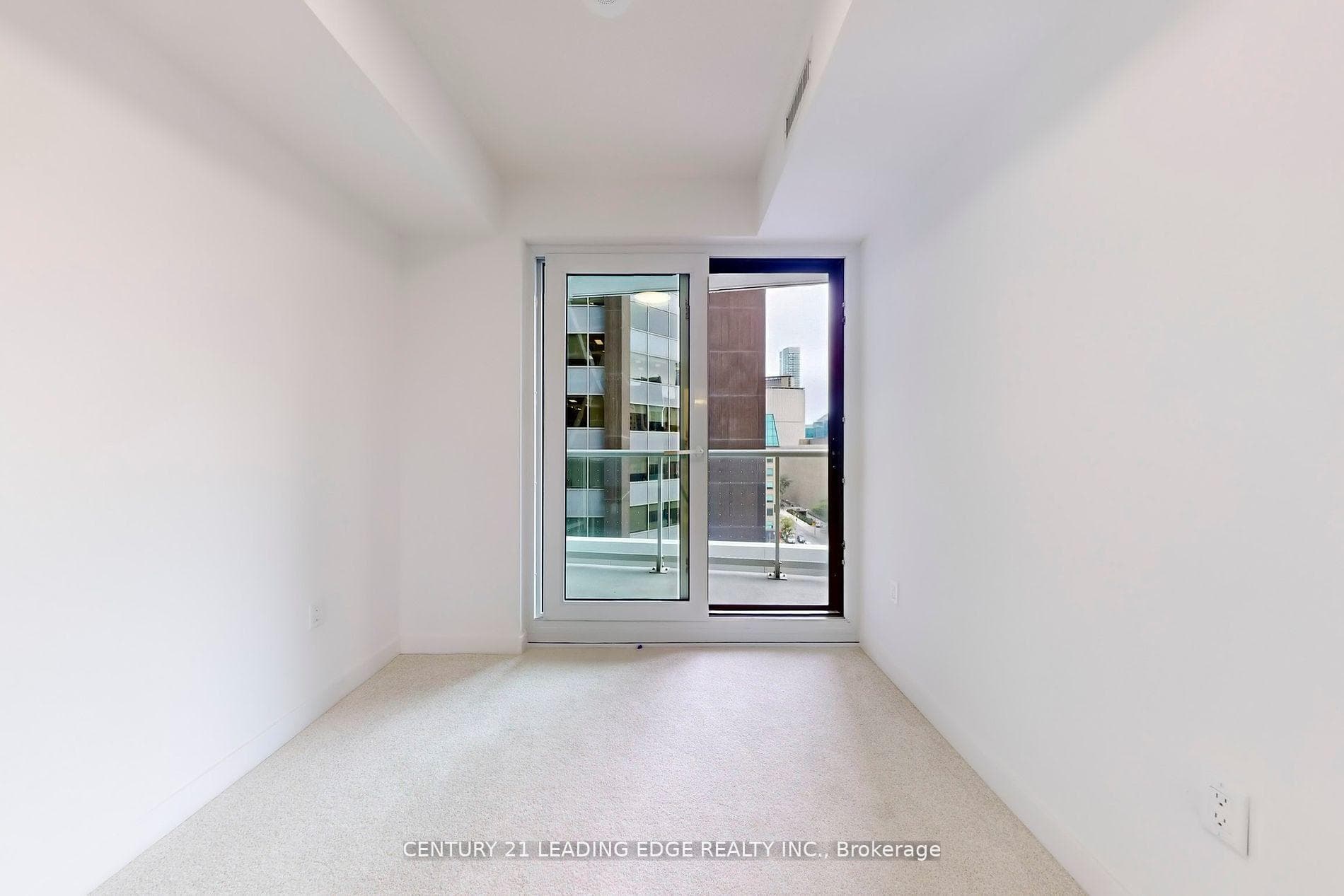 230 Simcoe Street Unit 1330 photo 6
