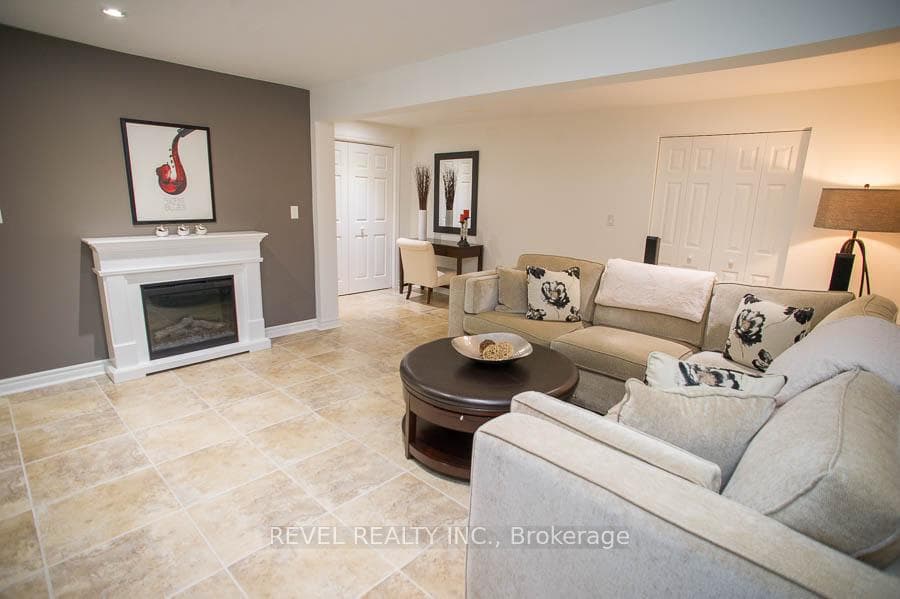 8 Ravine Court photo 22