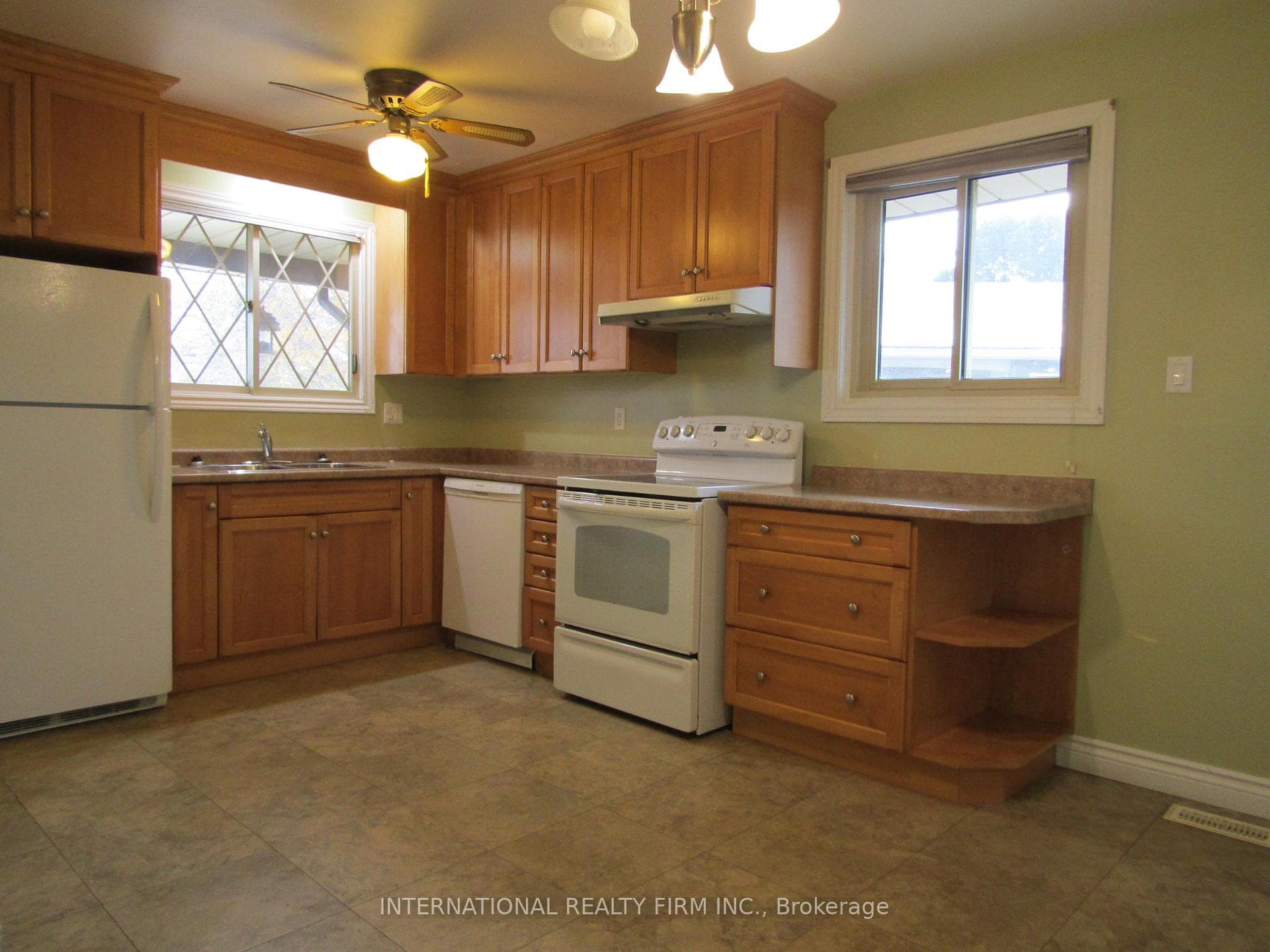 18 Foster Crescent photo 10