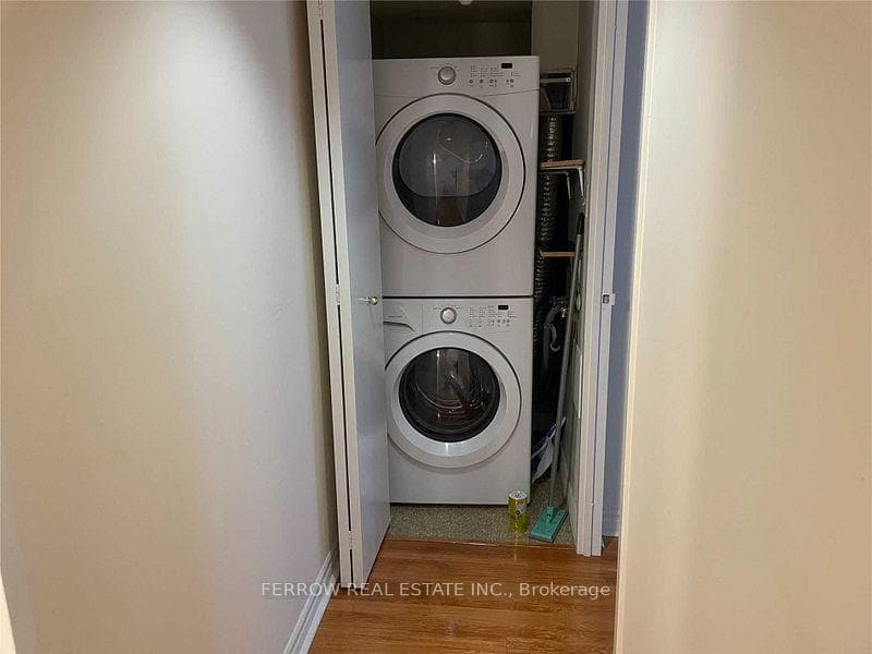 633 Bay Street Unit 707 photo 11