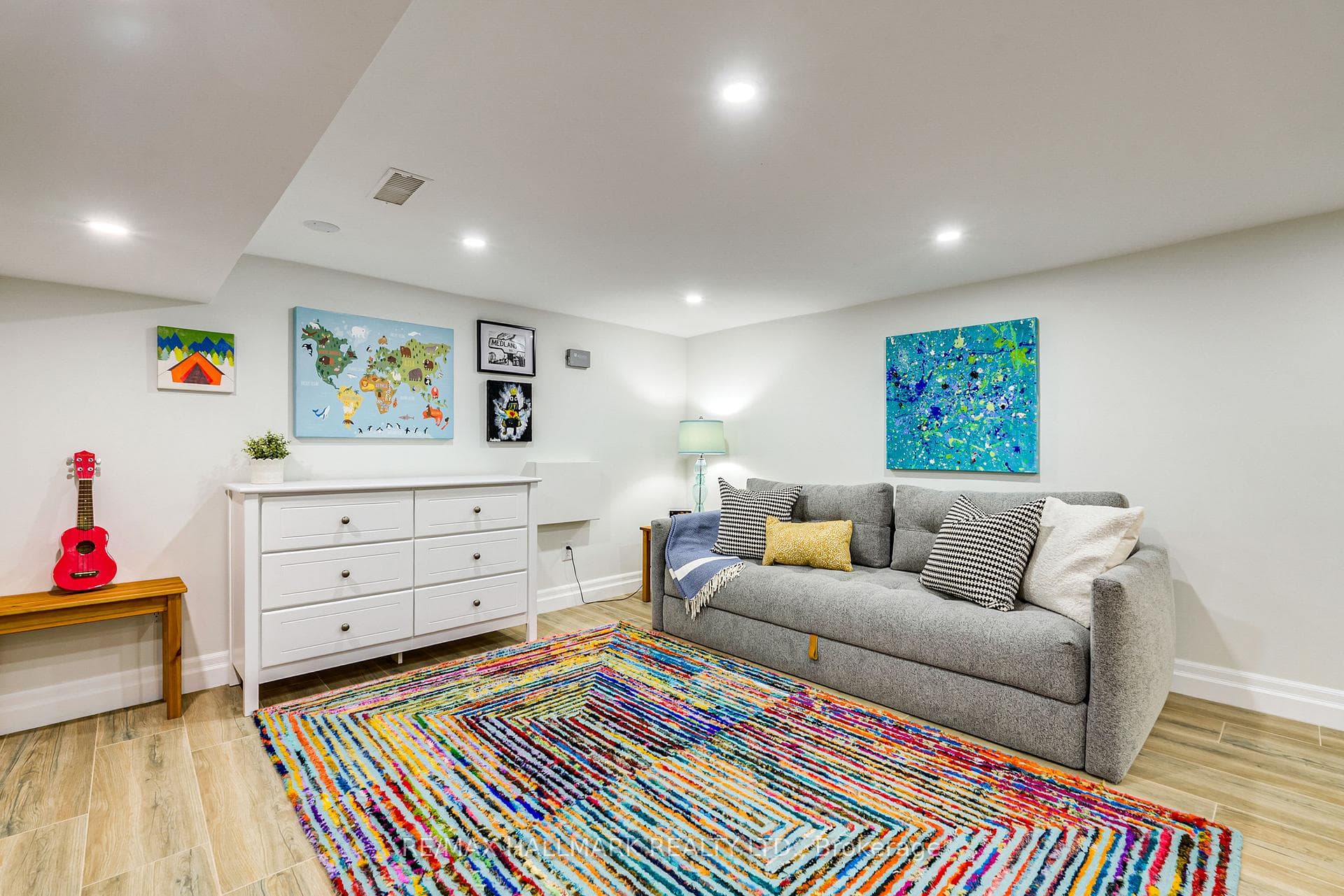 63 Hillsview Avenue photo 34