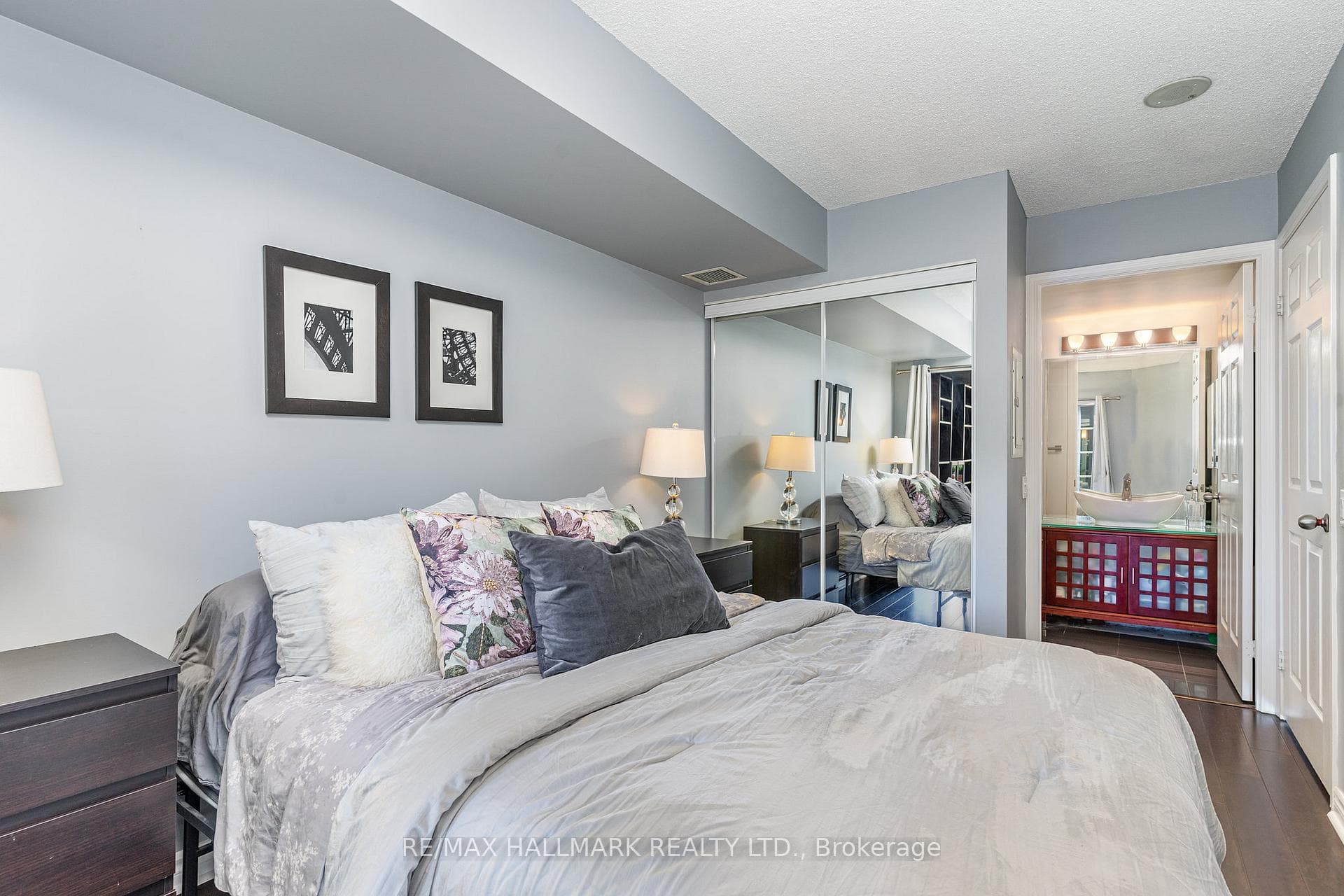 30 Harrison Garden Boulevard Unit 706 photo 8