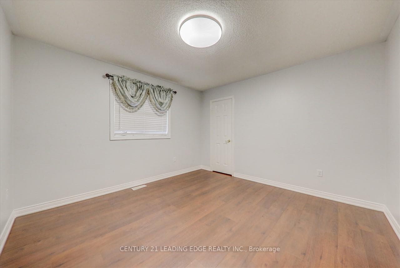 8 Woodcock Avenue Unit Main photo 26