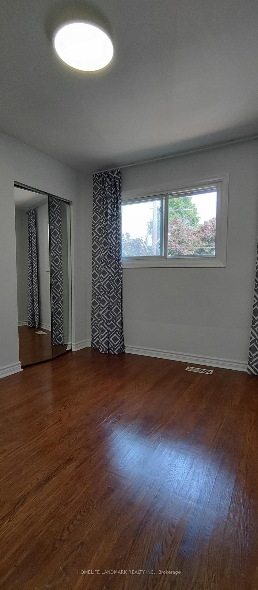 100 Kingslake Road photo 17