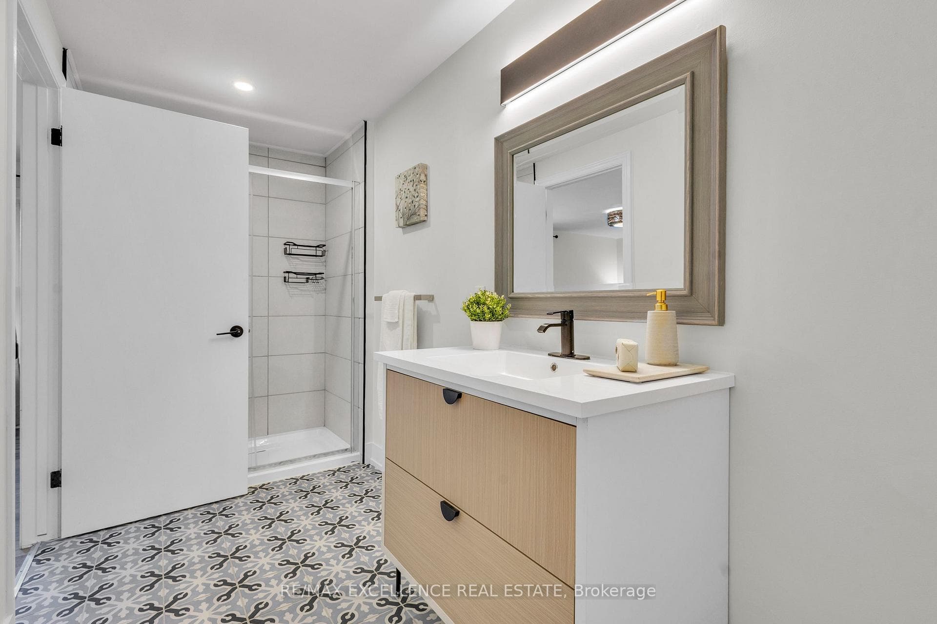 127 Acorn Crescent photo 11