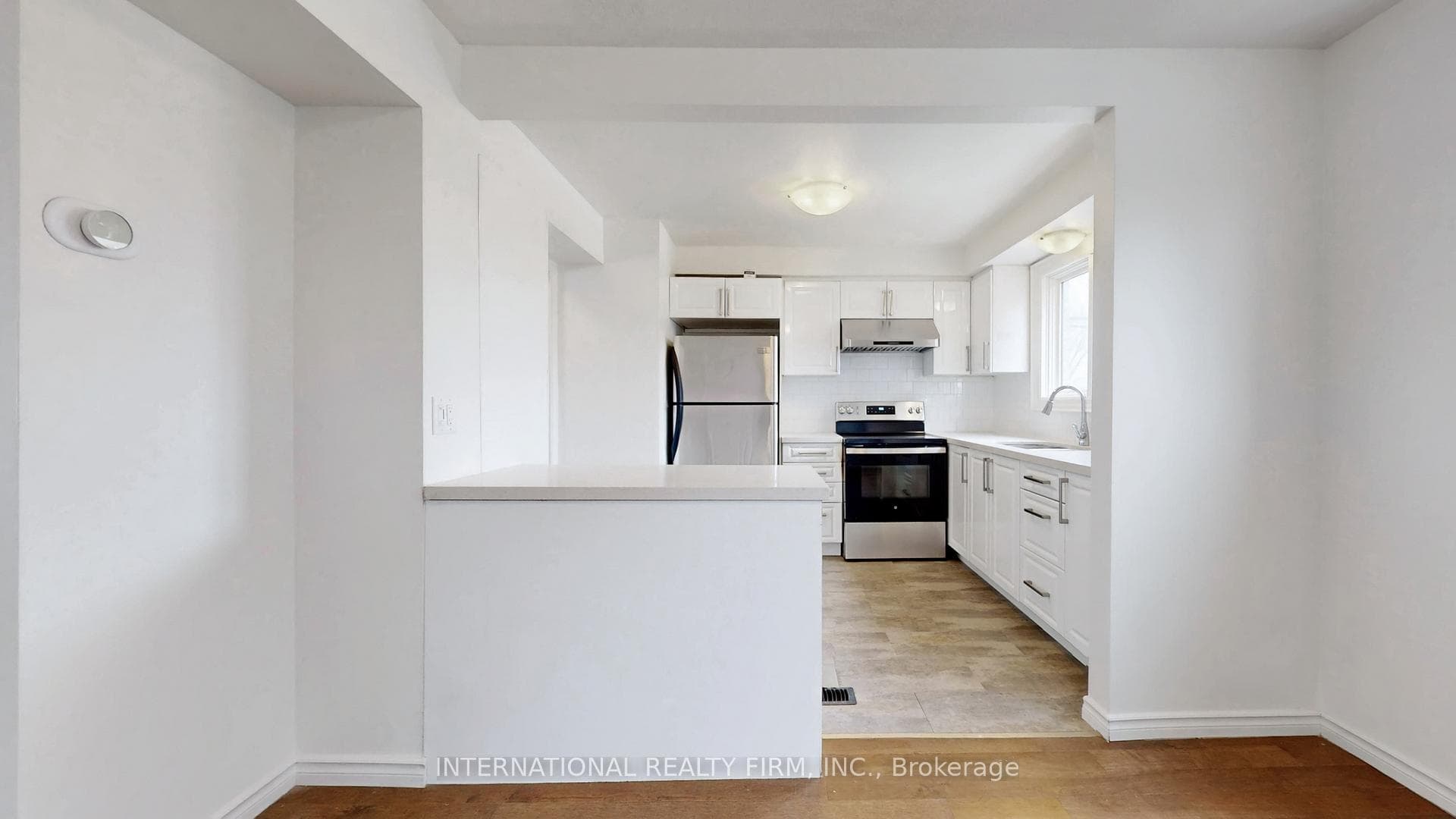 1364 Lakefield Street photo 7