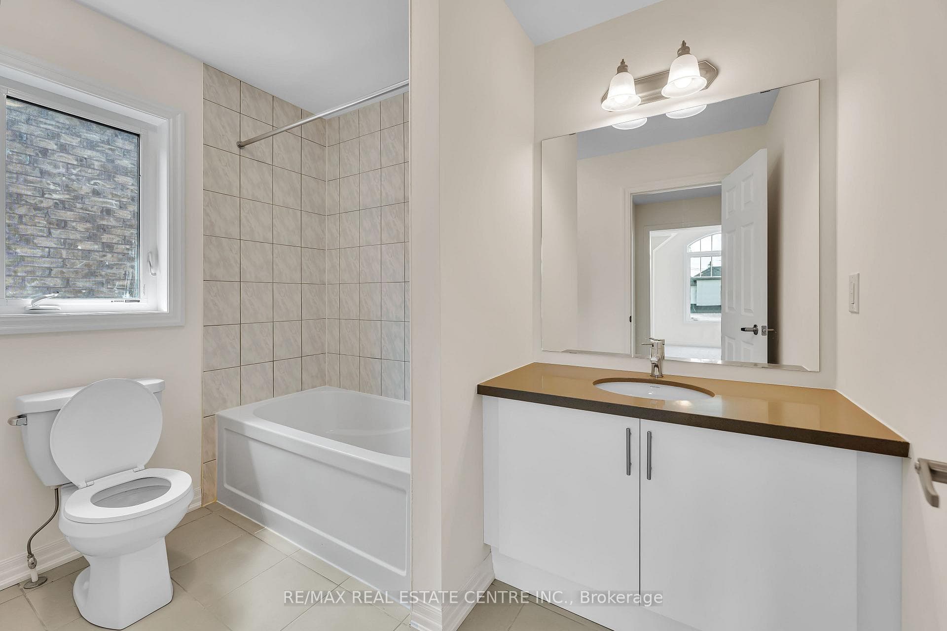 201 Warden Street photo 16