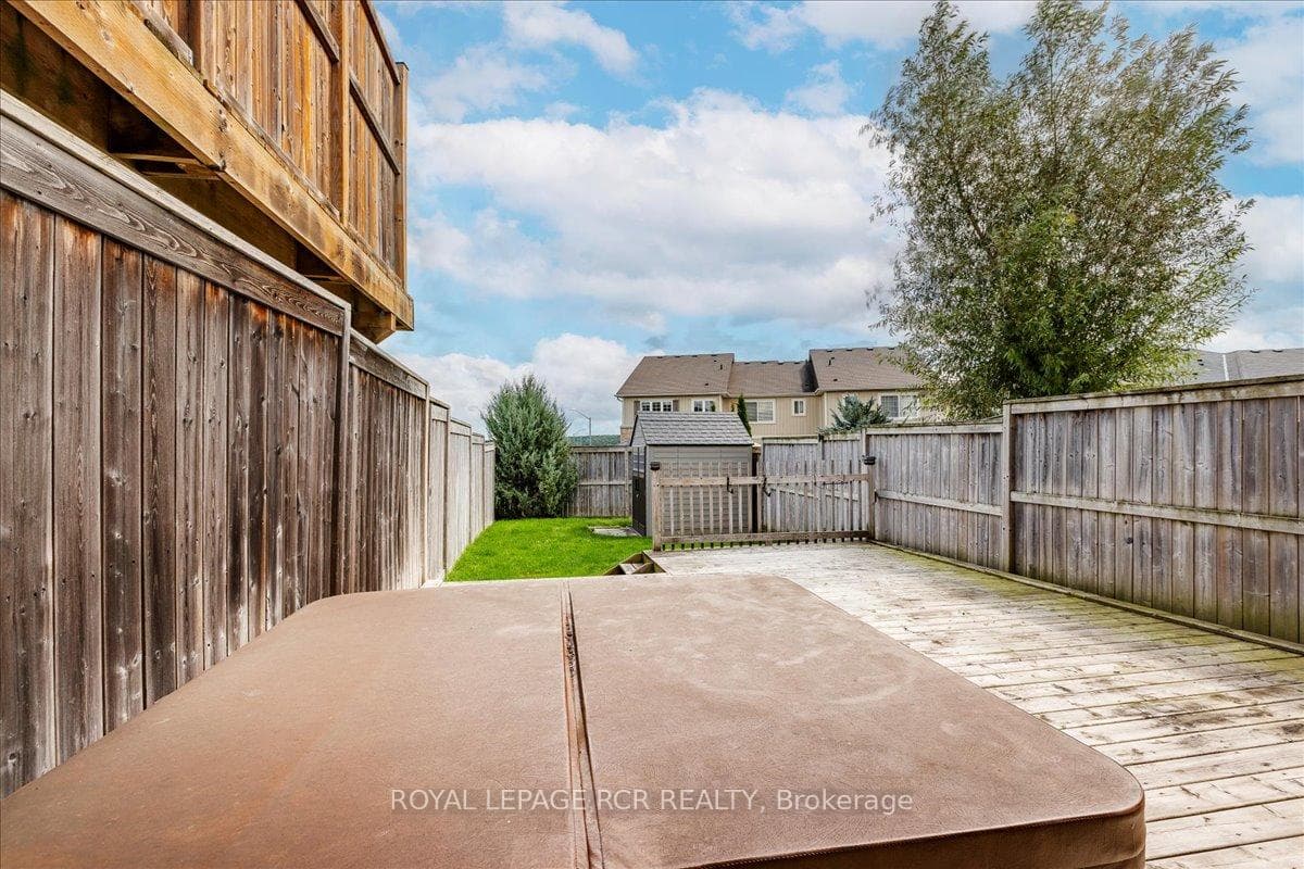 48 James Arnott Crescent photo 30