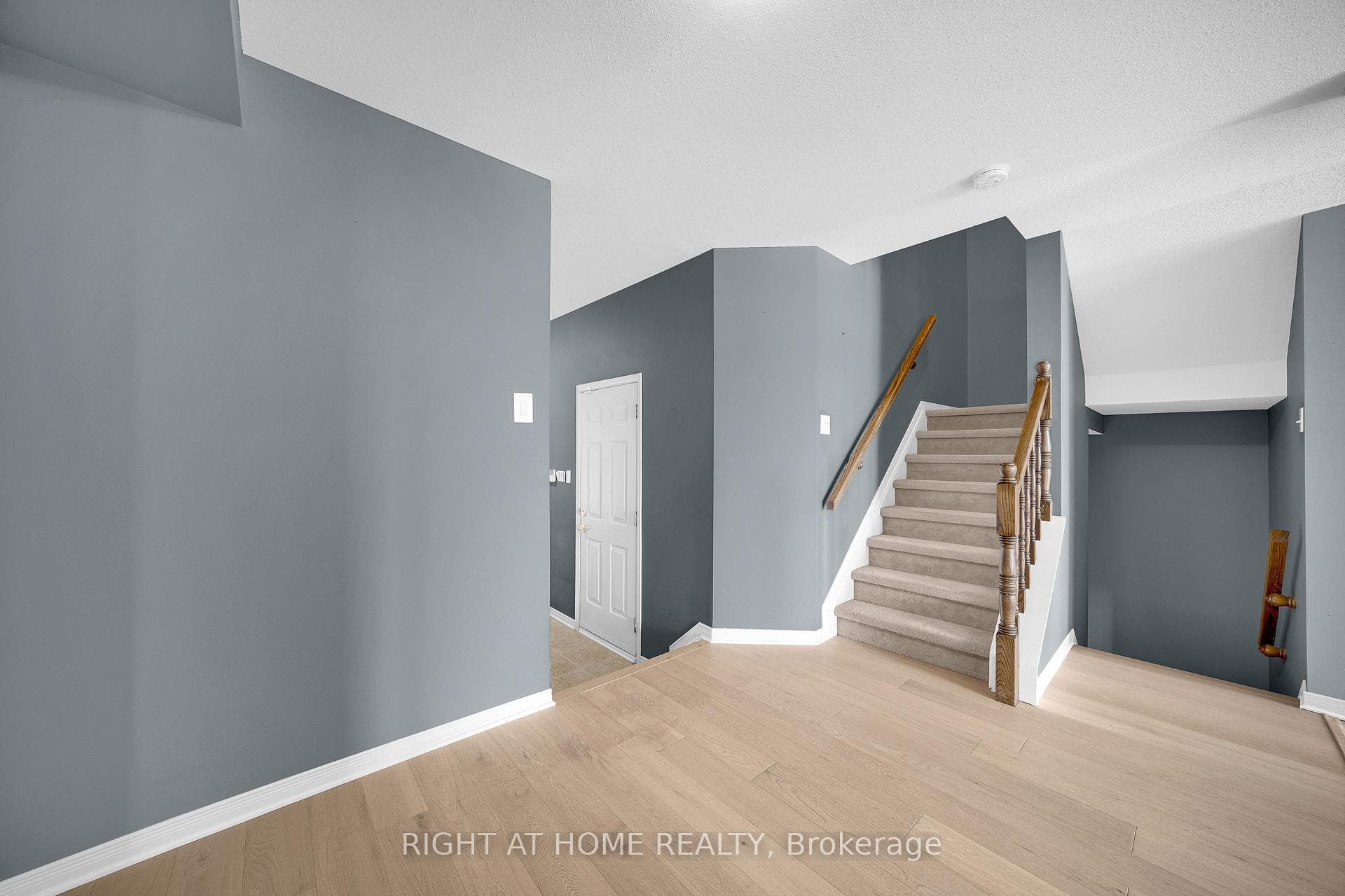 175 Kincardine Drive photo 4