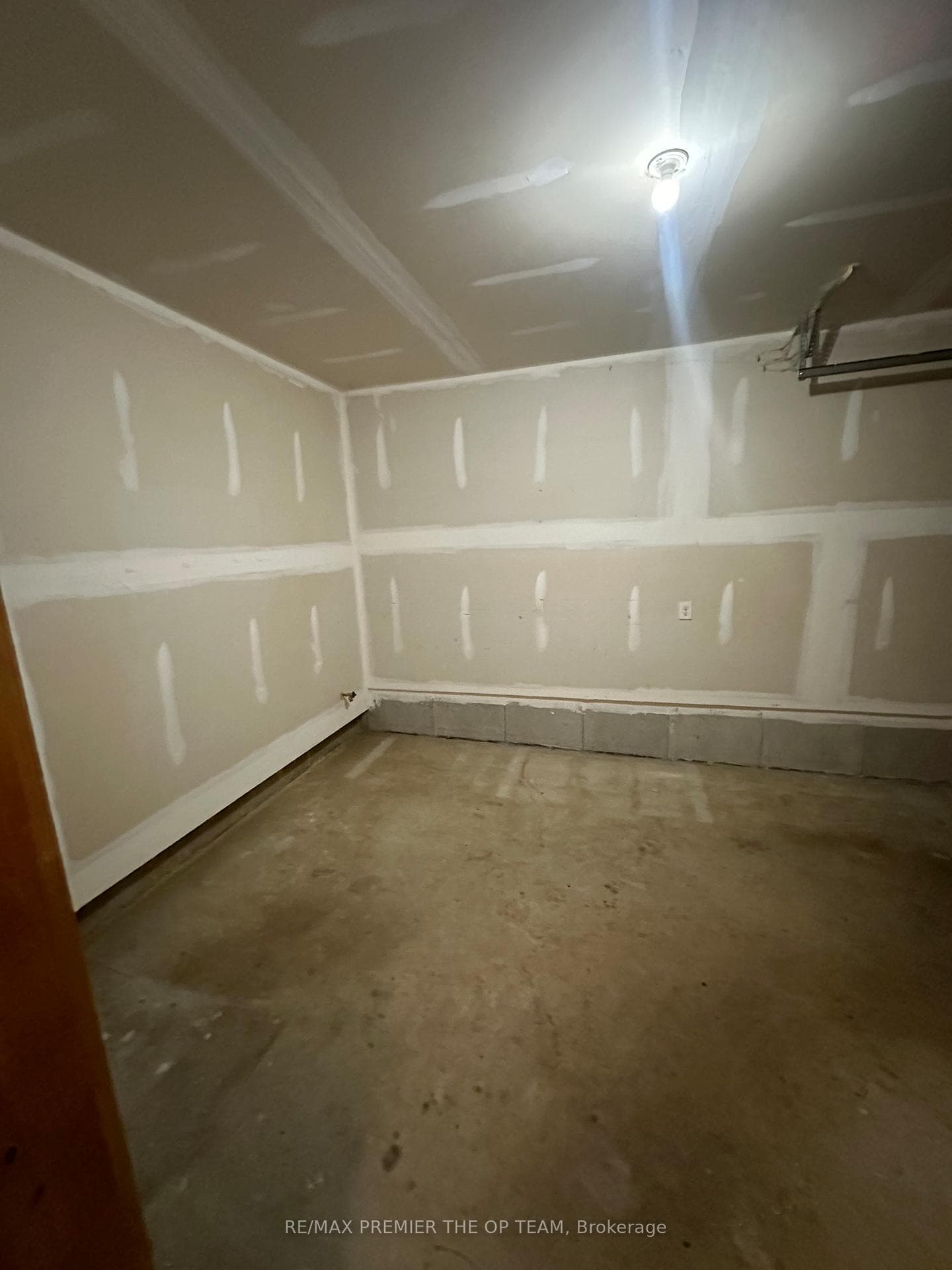 356 Krotz Street photo 26