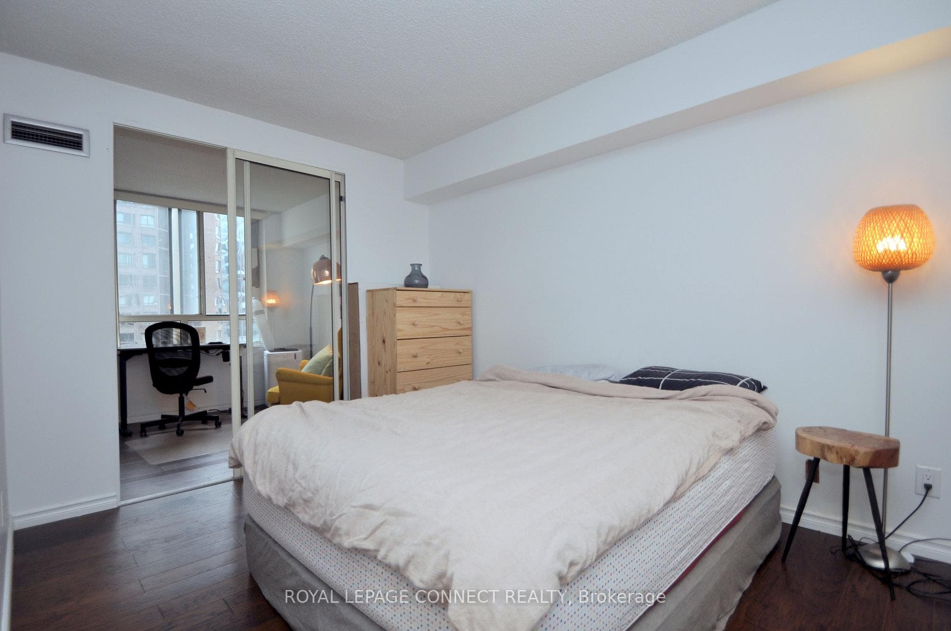 633 Bay Street Unit 1112 photo 14
