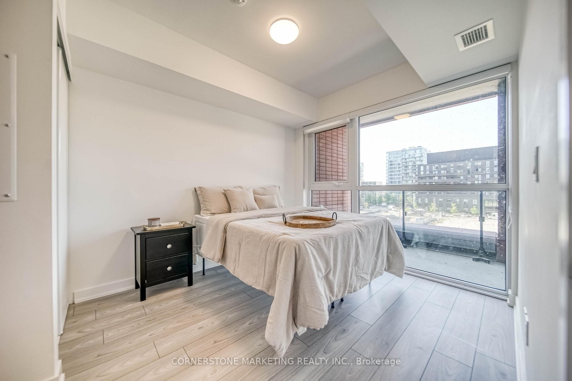 8 Tippett Road Unit 428 photo 22