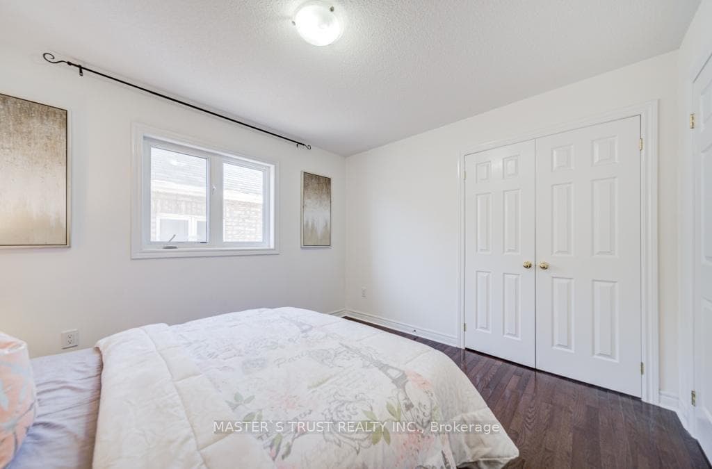 56 Herefordshire Crescent photo 29