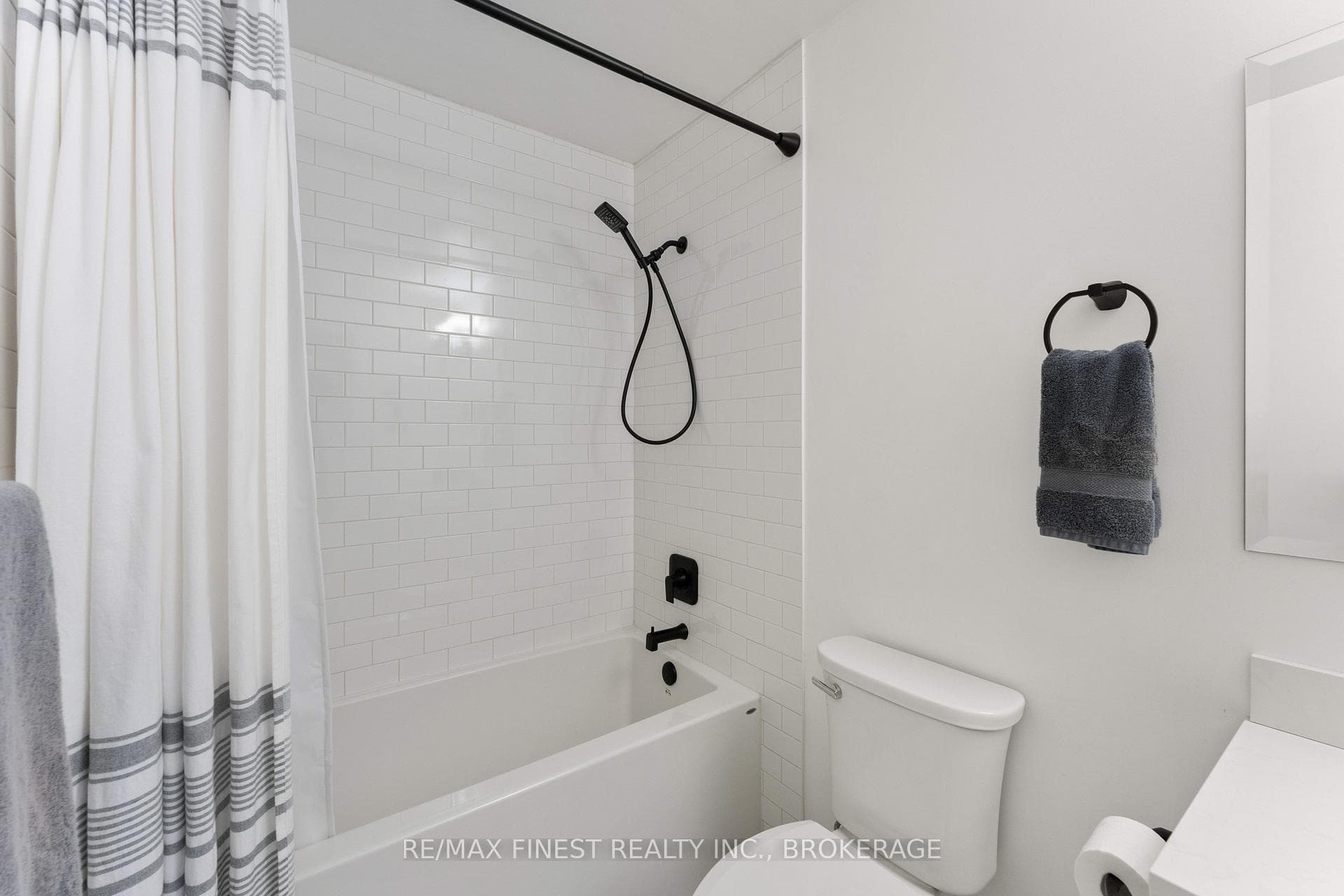 1042 Rainbow Crescent photo 22