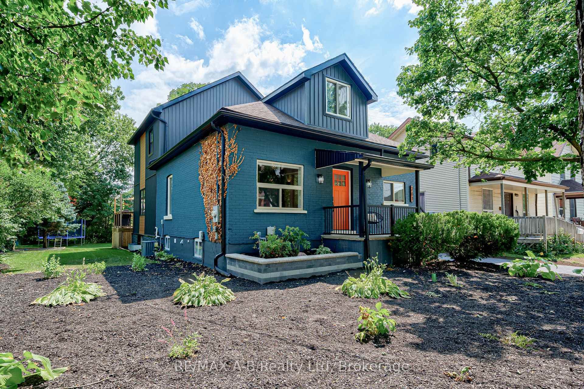 261 Albert Street photo 1