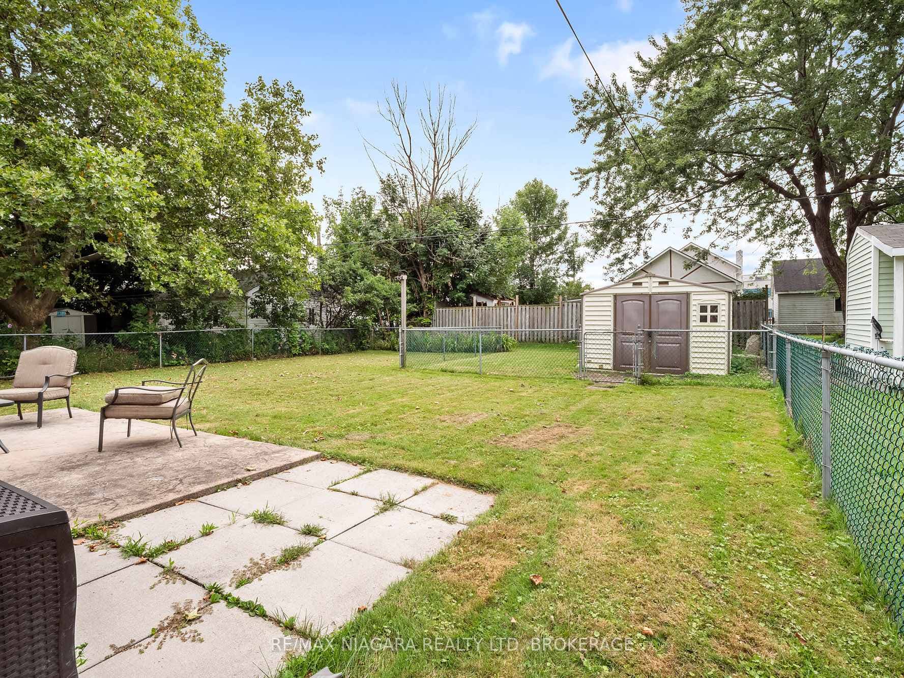 321 Dufferin Street photo 24