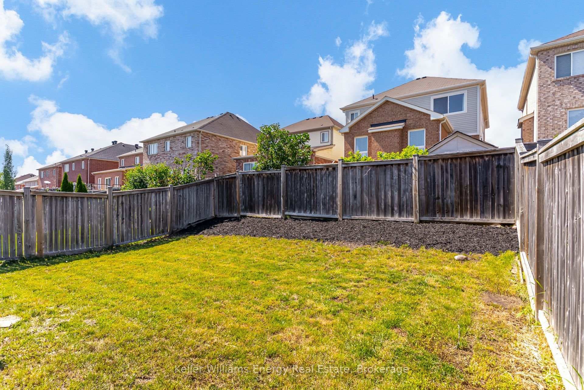 1342 Harlstone Crescent photo 44