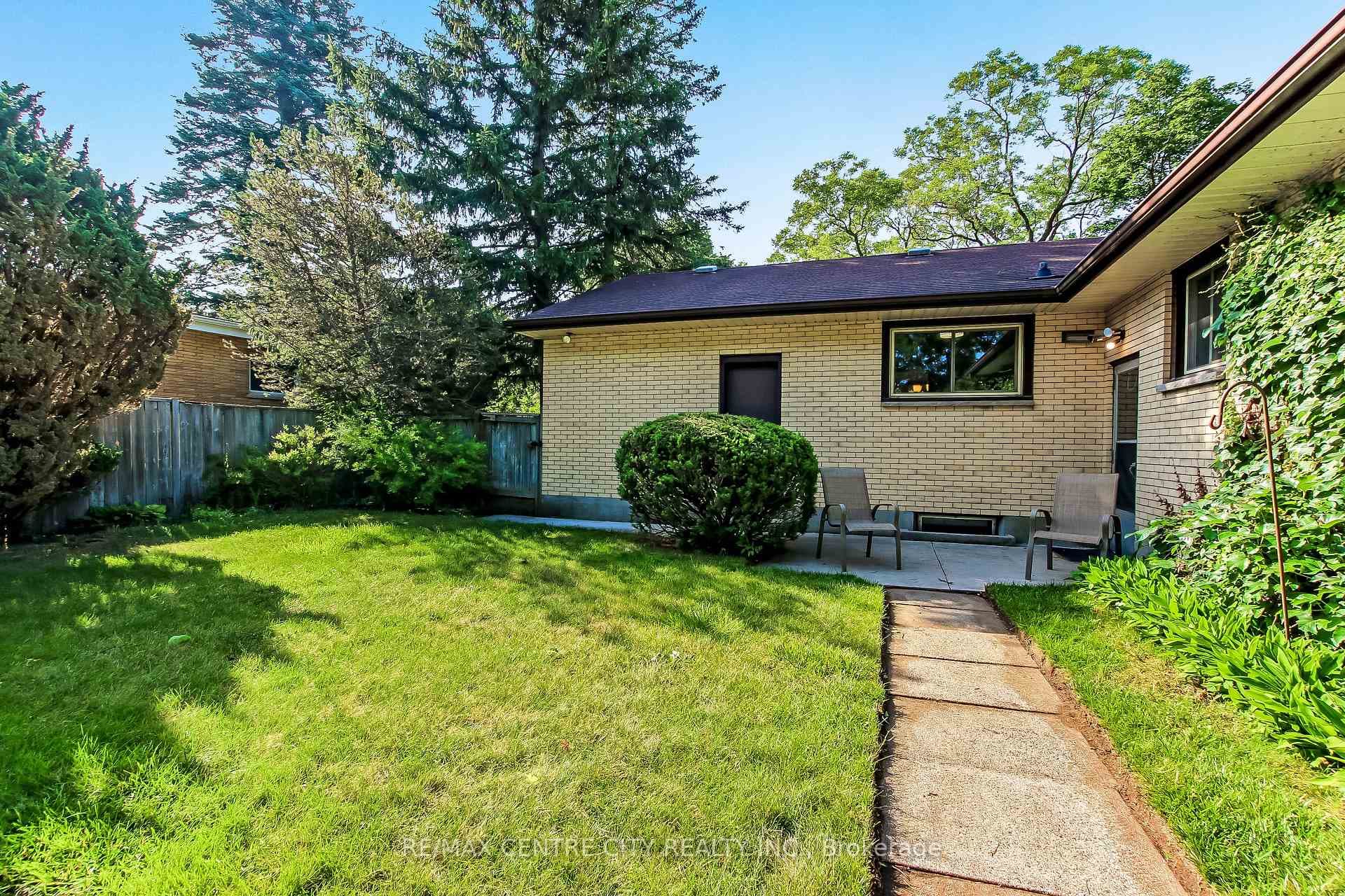 776 Headley Drive photo 23