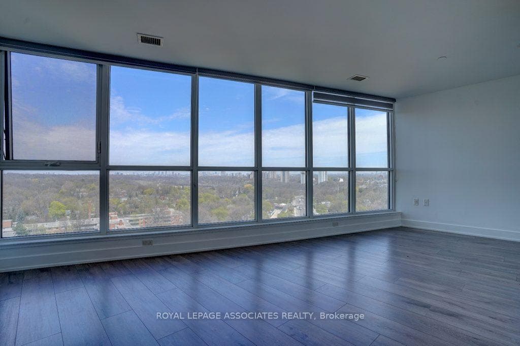 585 Bloor Street Unit 1416 photo 14