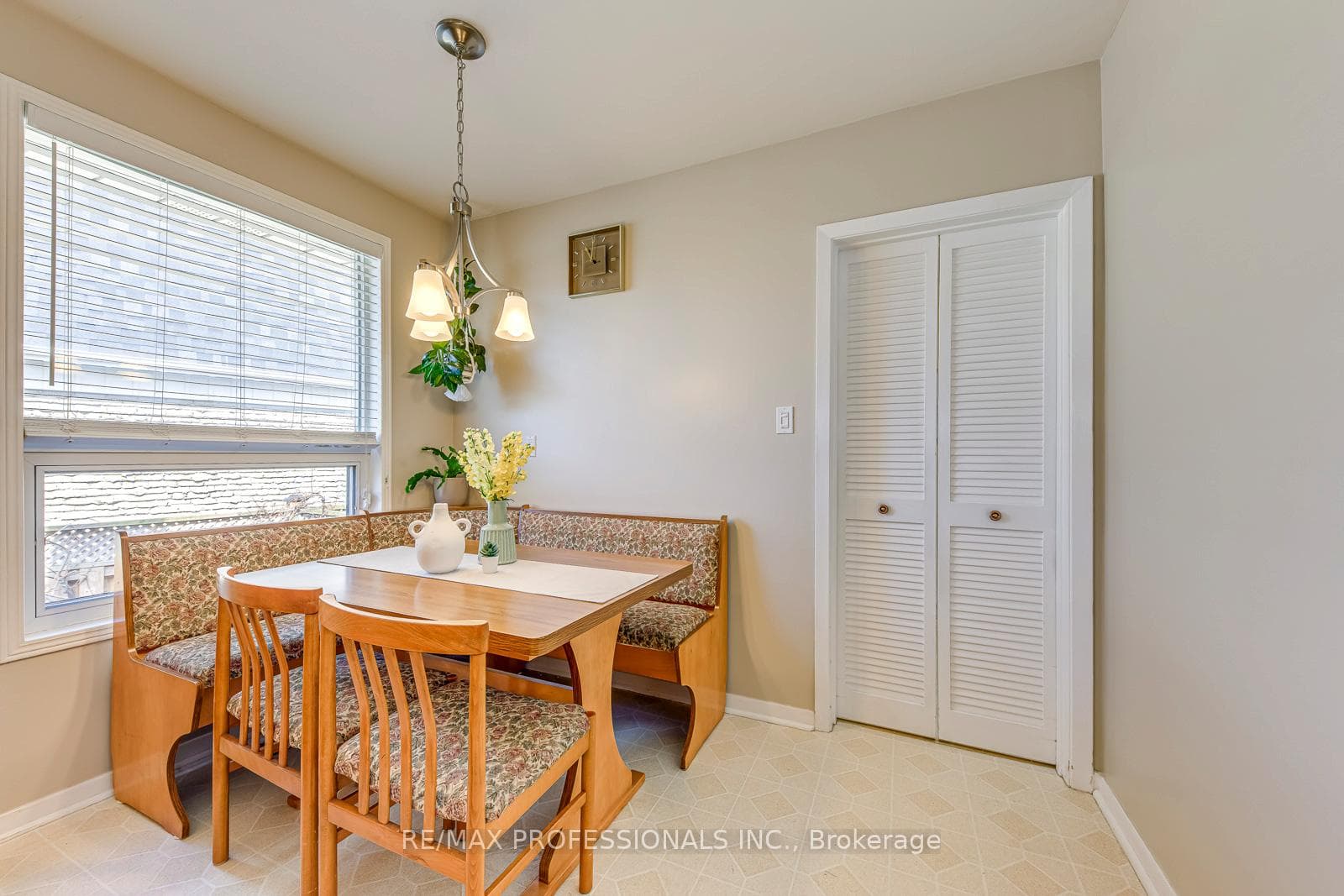 270 Wellesworth Drive photo 14