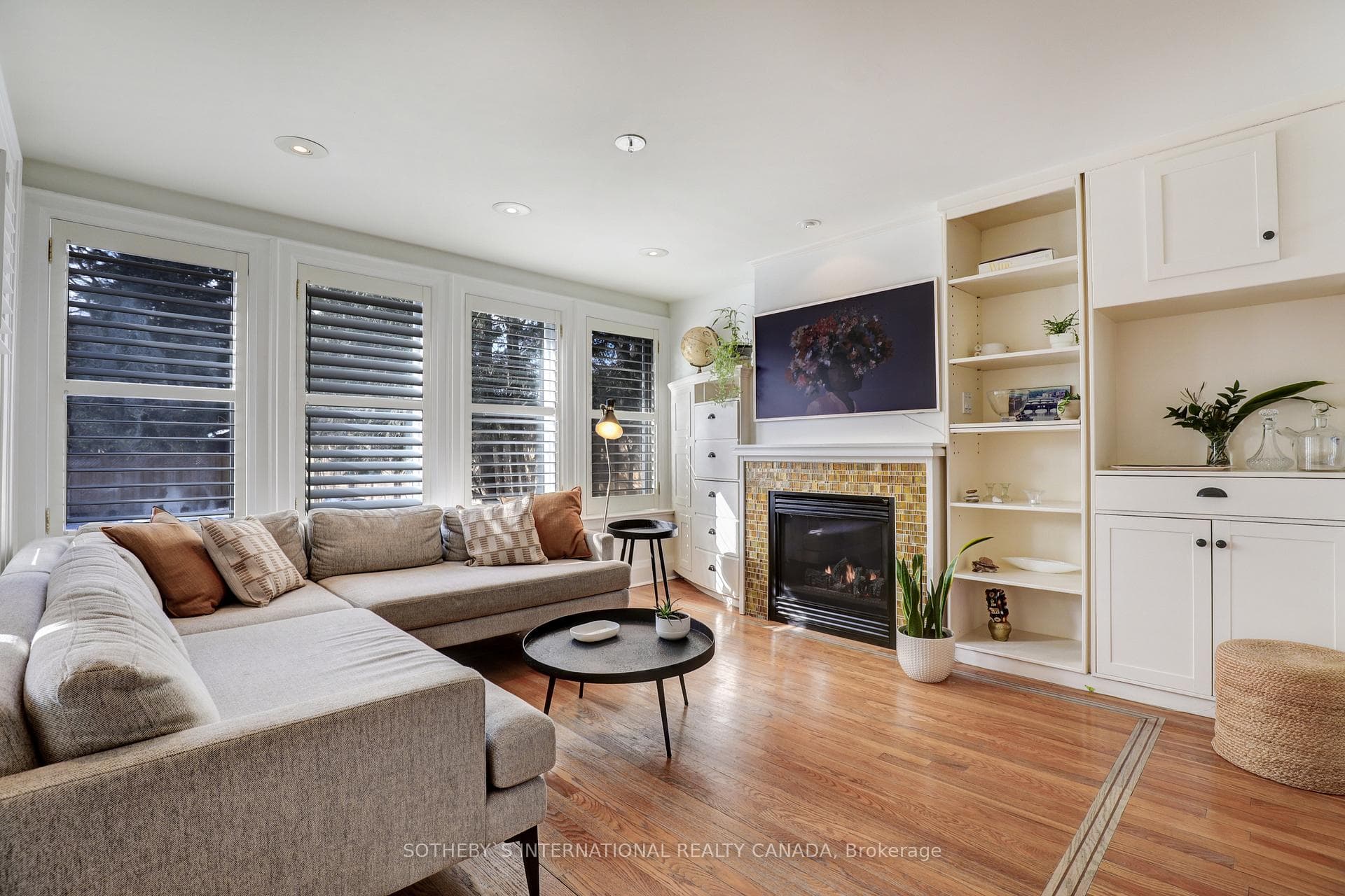 236 Bessborough Drive photo 10