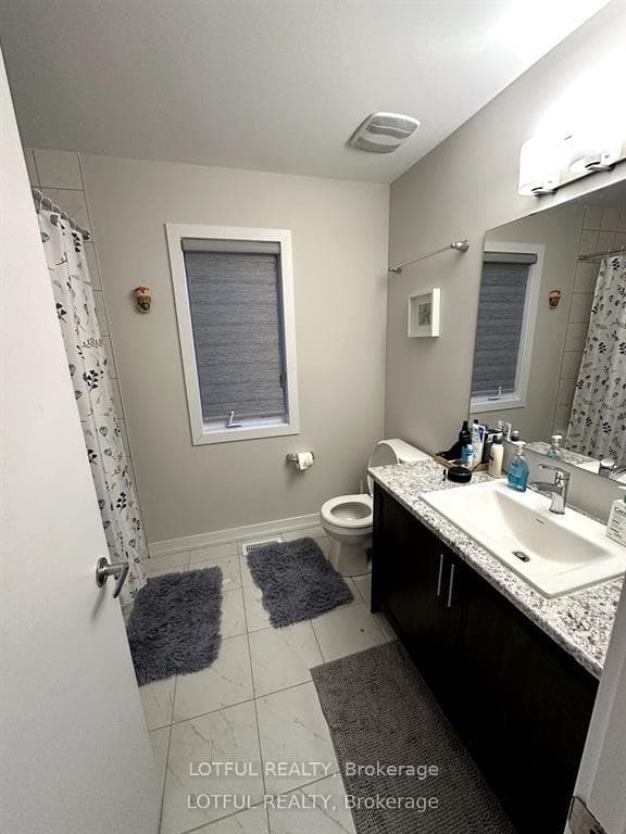 108 Hackamore Crescent photo 8