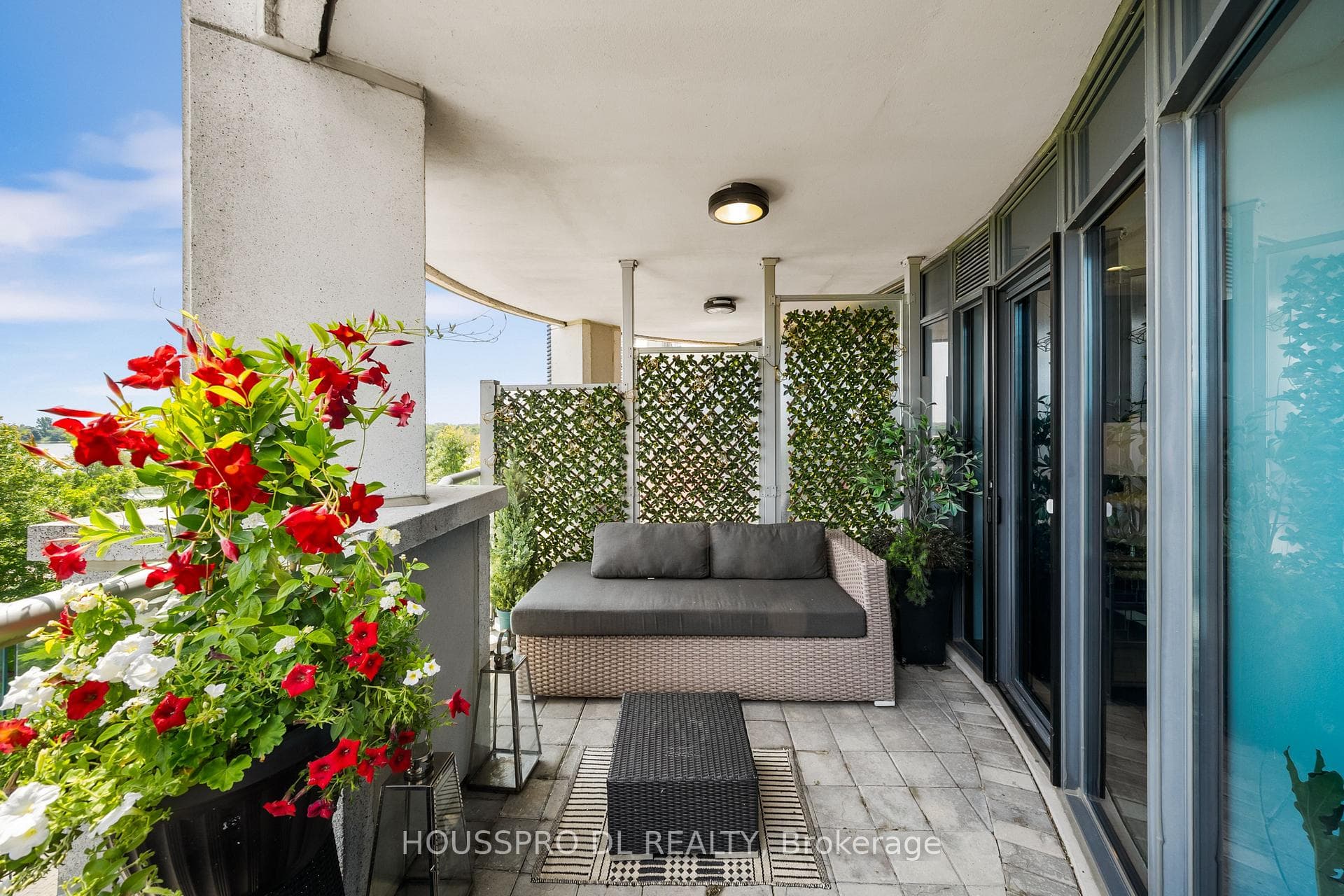 2095 Lake Shore Boulevard Unit 318 photo 40