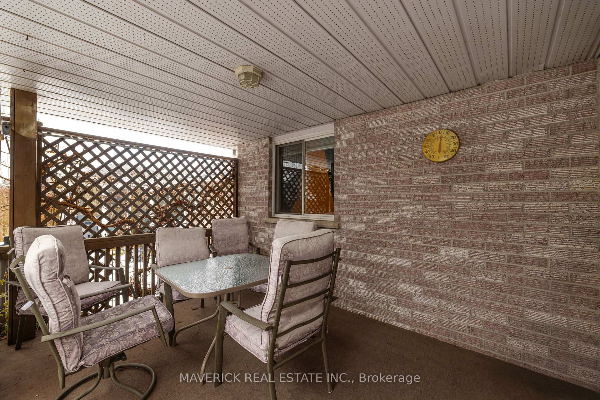 98 Carrie Crescent photo 32