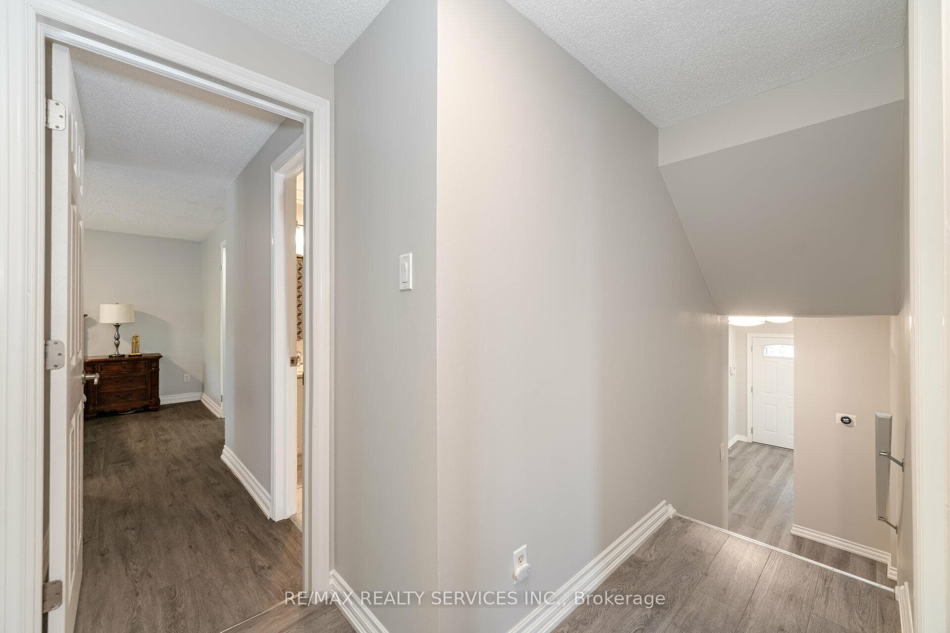 262 Tagge Crescent photo 16