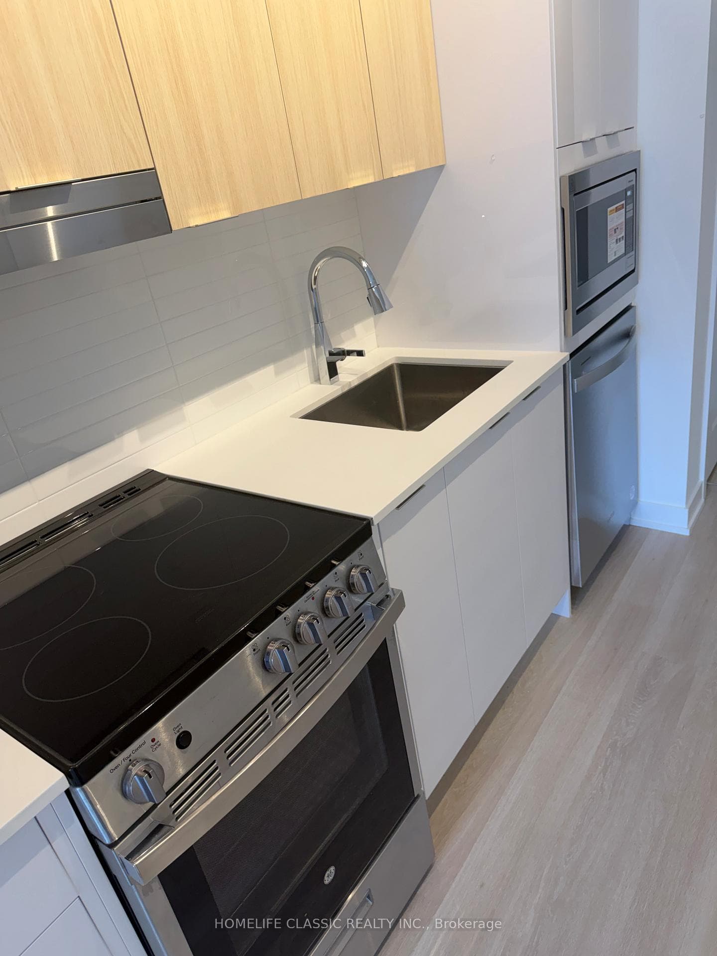 5105 Hurontario Street Unit 106 photo 7