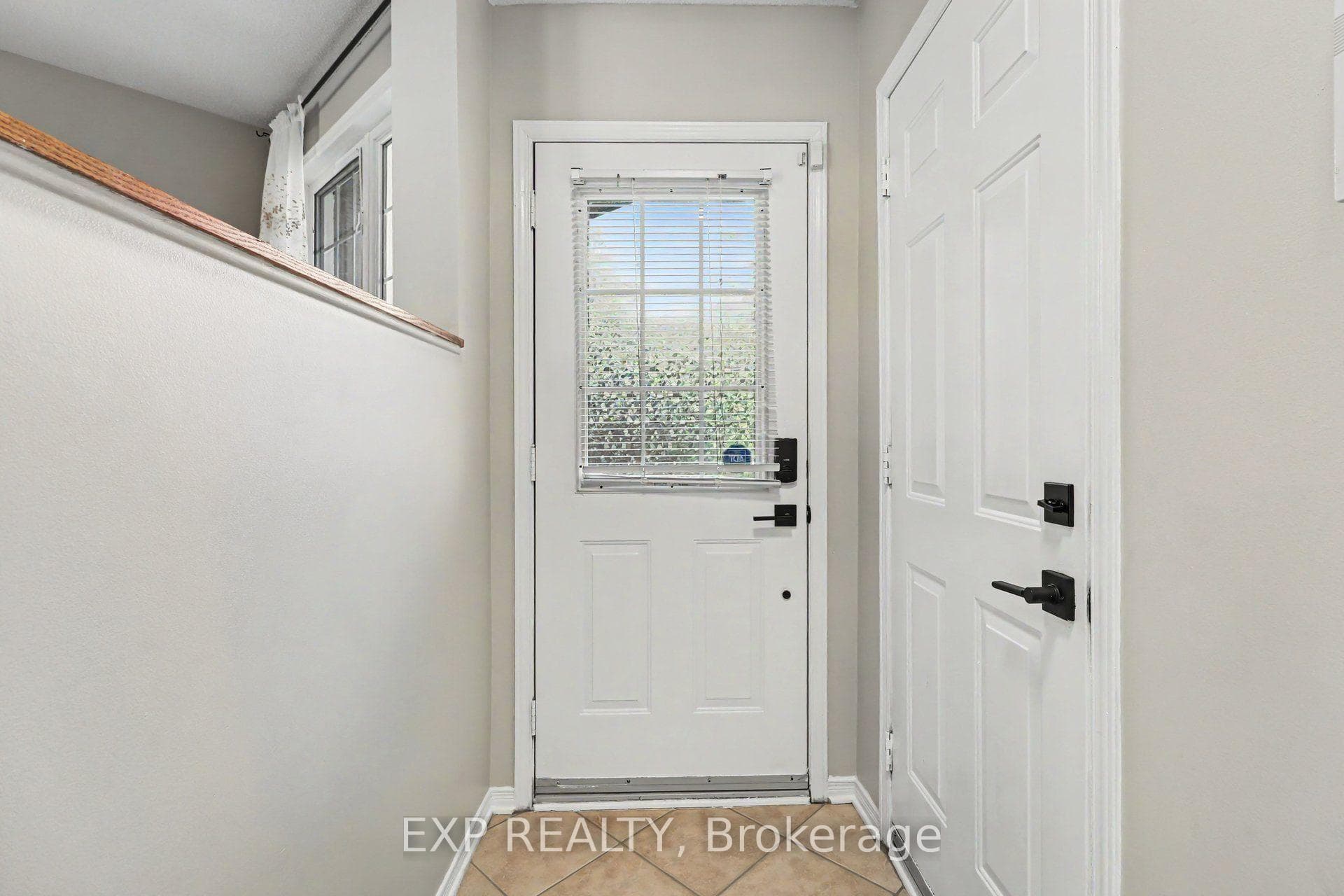 203 Duntroon Circle photo 5