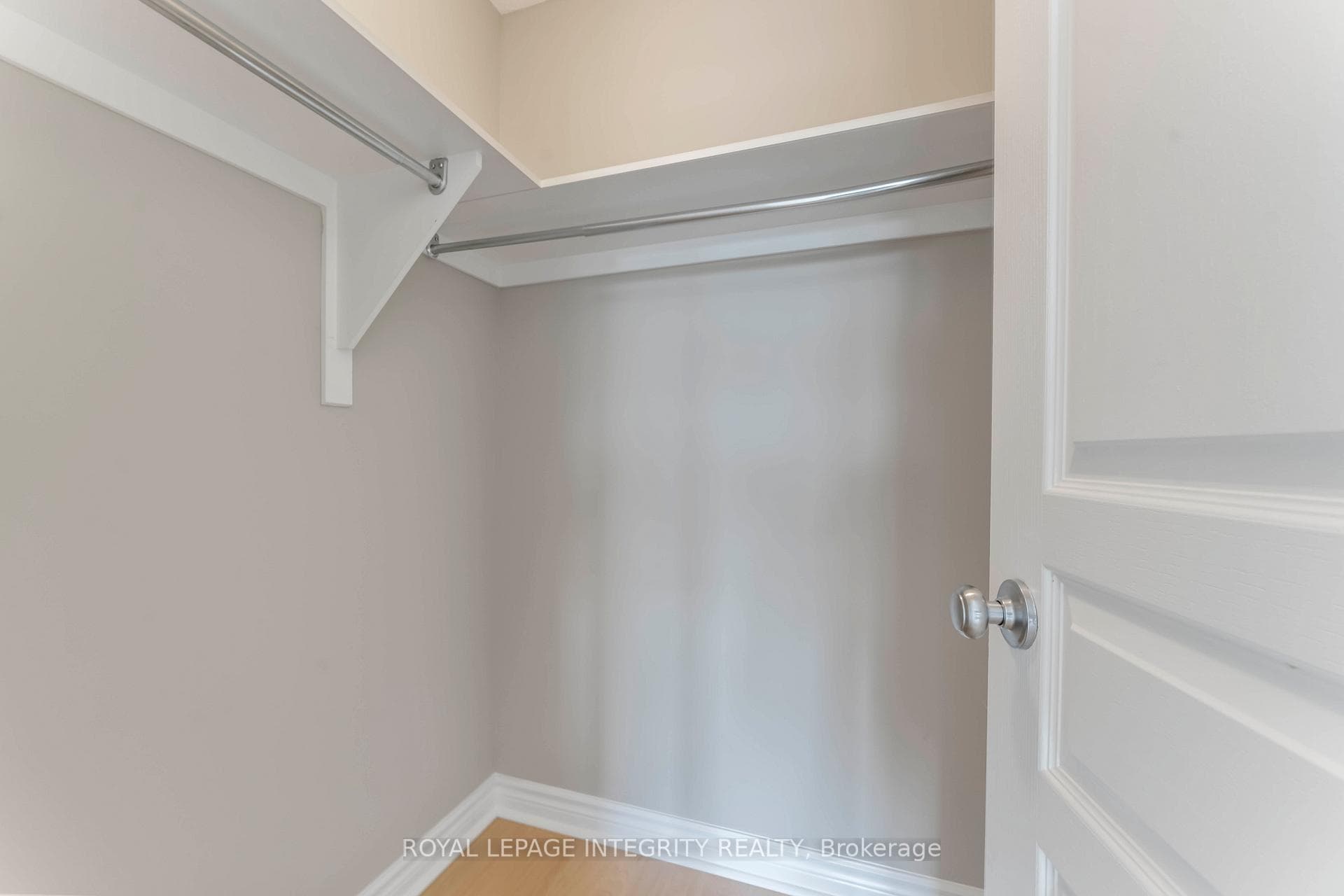 424 Cooks Mill Crescent photo 15
