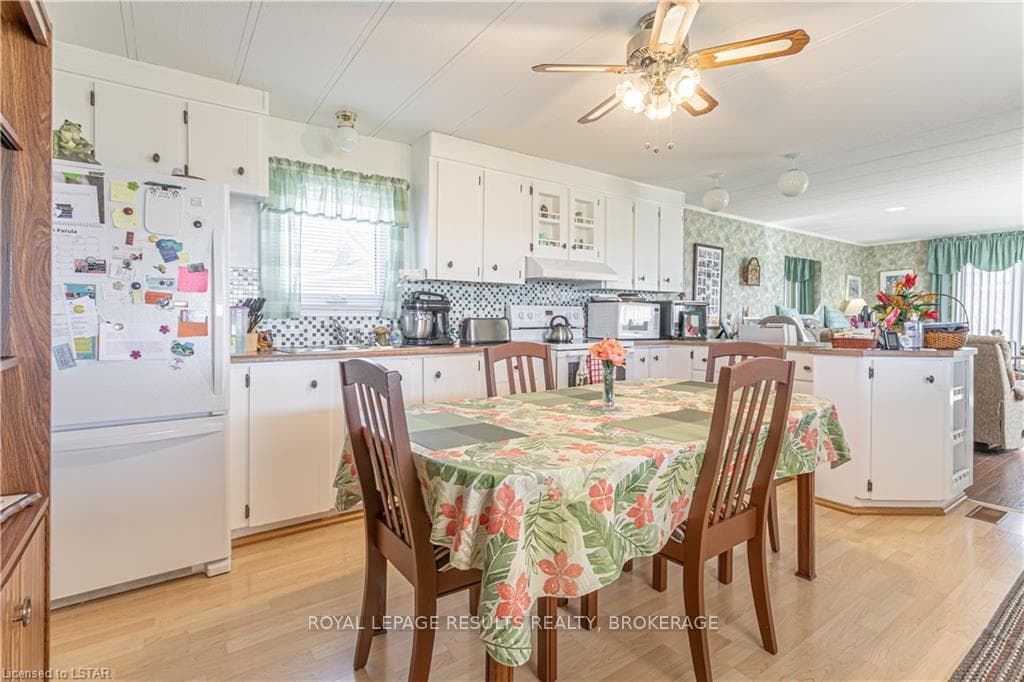 92 MAPLE Avenue photo 7