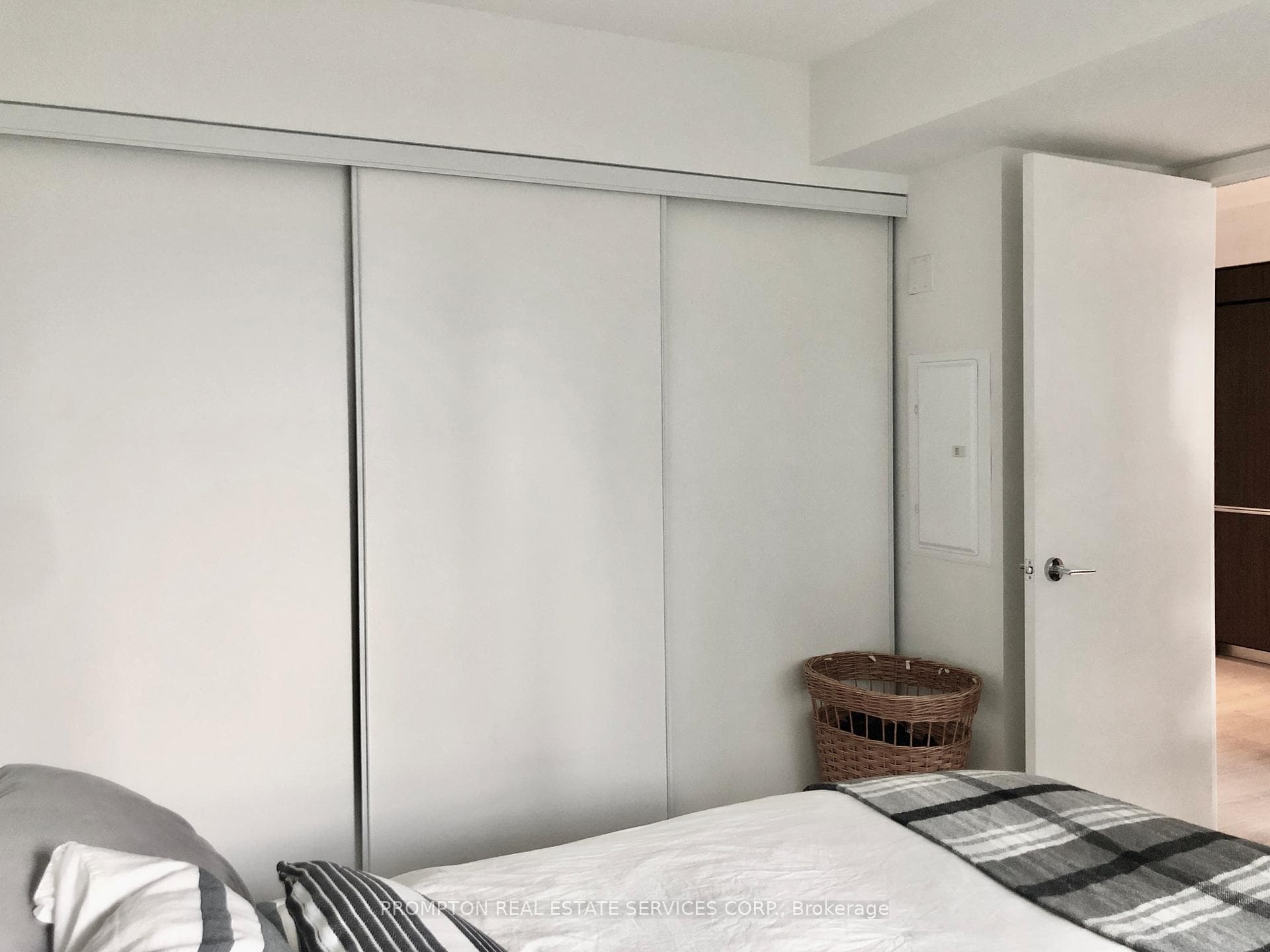 80 Queens Wharf Road Unit 812 photo 12