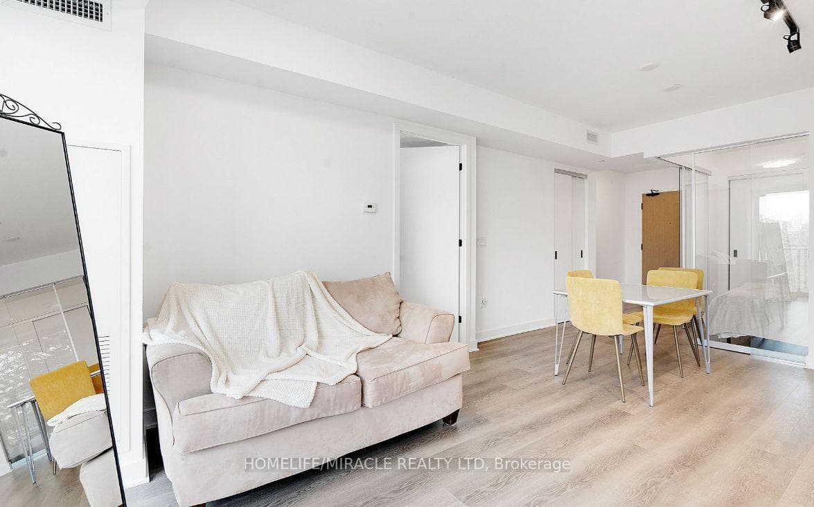 36 Zorra Street Unit 320 photo 4