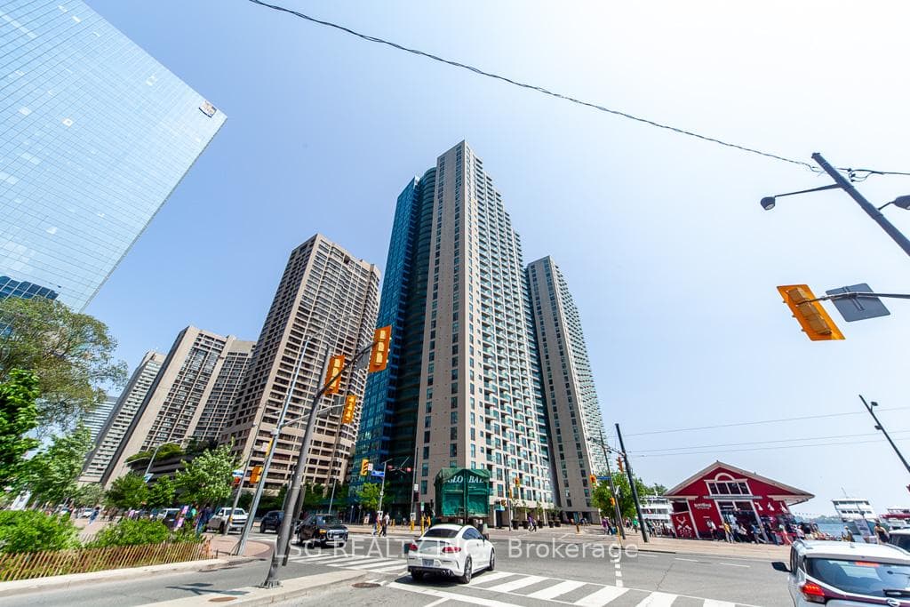 99 Harbour Square Unit 812 photo 6