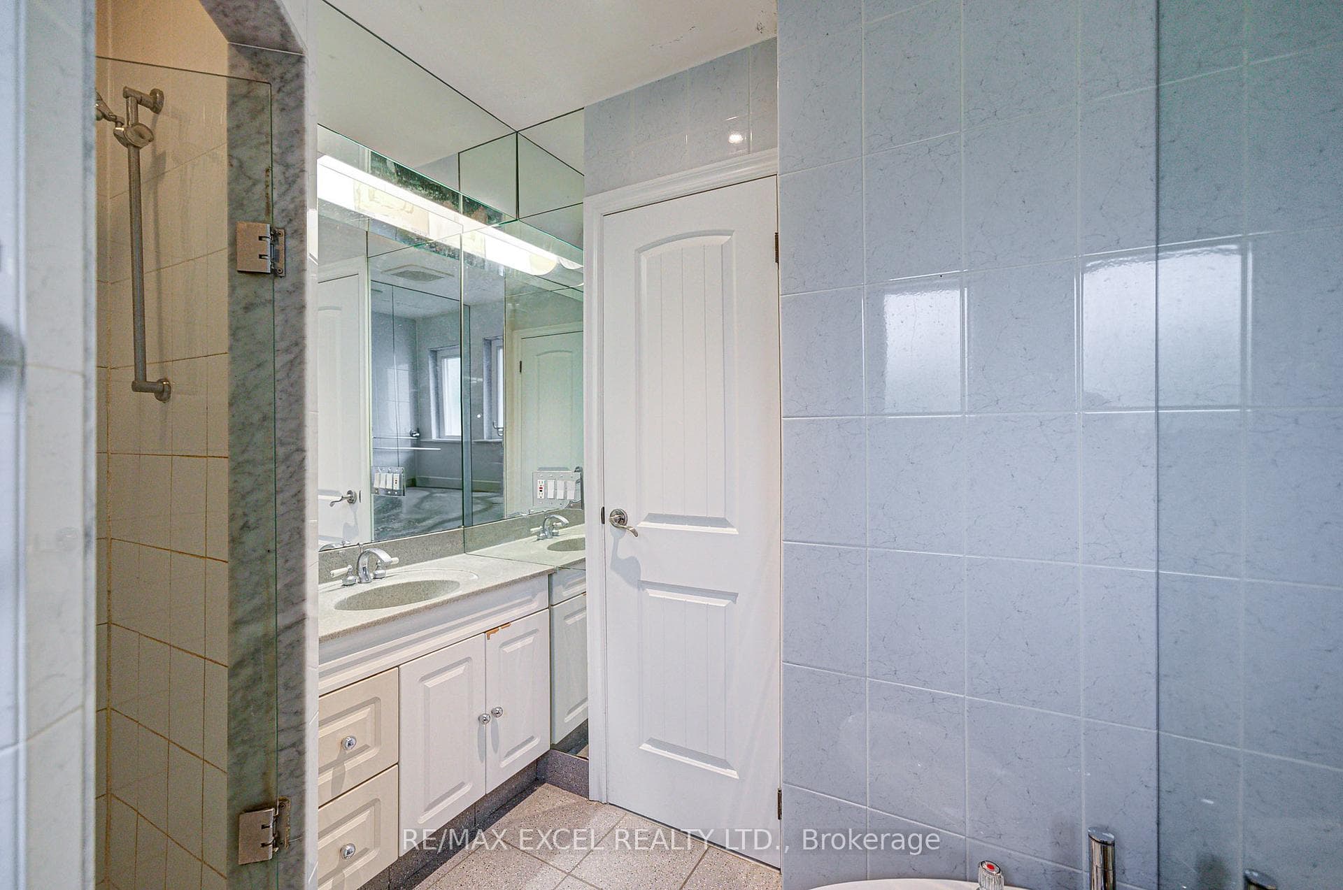108 Babcombe Drive photo 33
