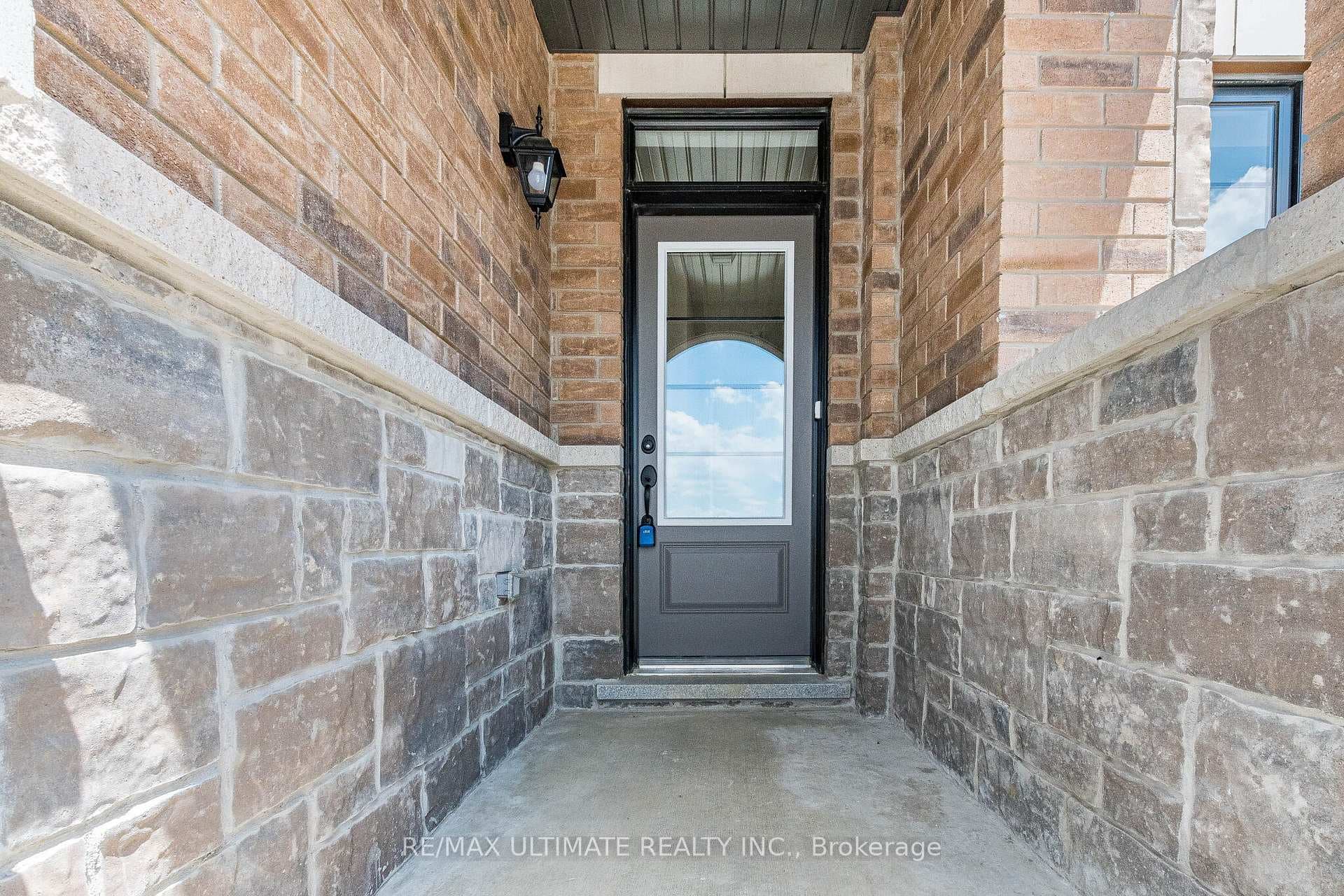 39 Sapwood Crescent photo 3