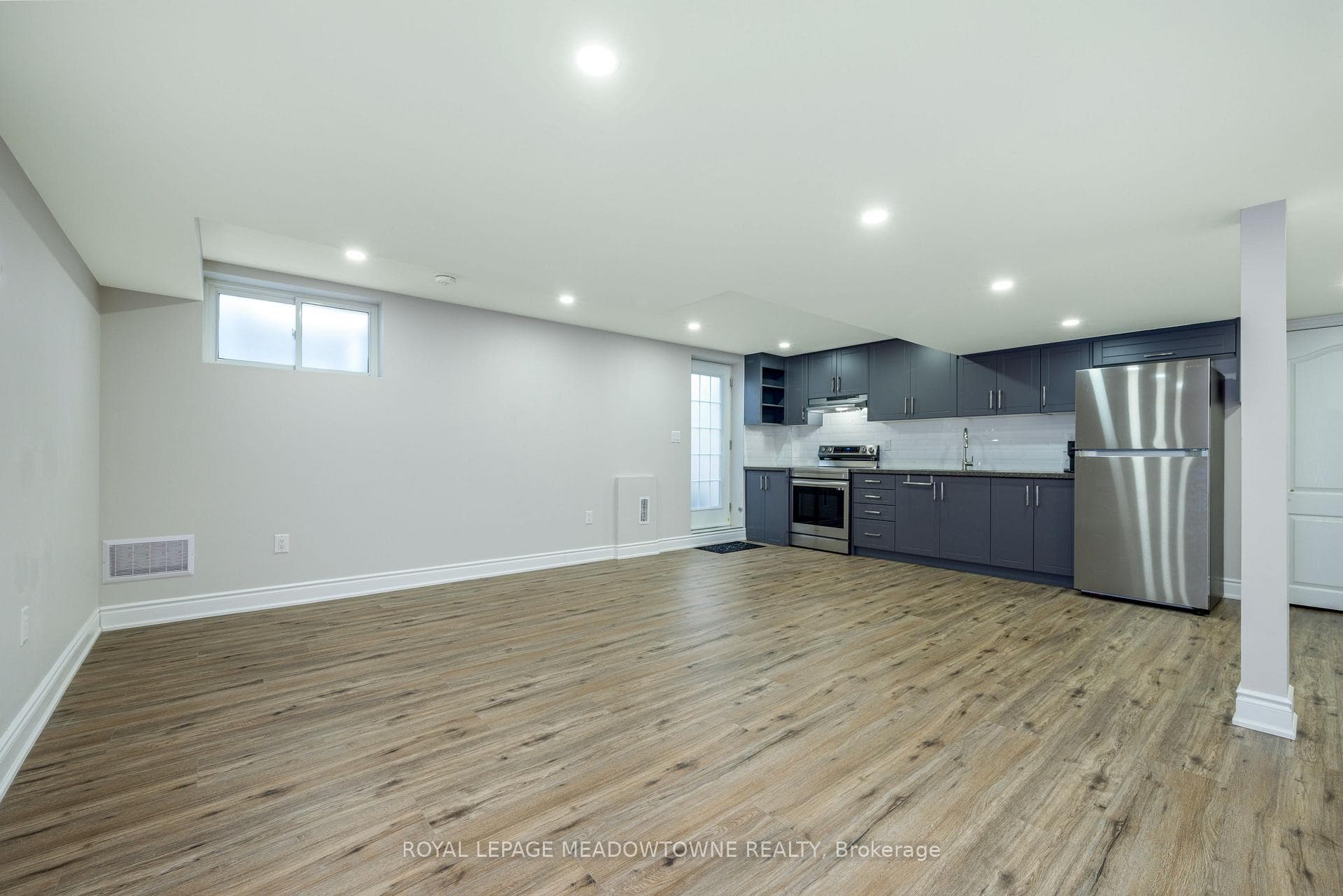54 Meadowglen Boulevard Unit Bsmt photo 6