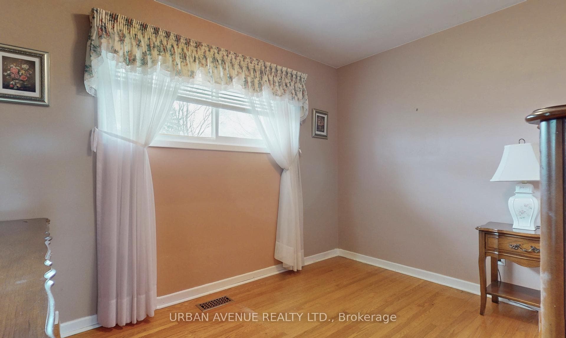 553 Bayly Street photo 16