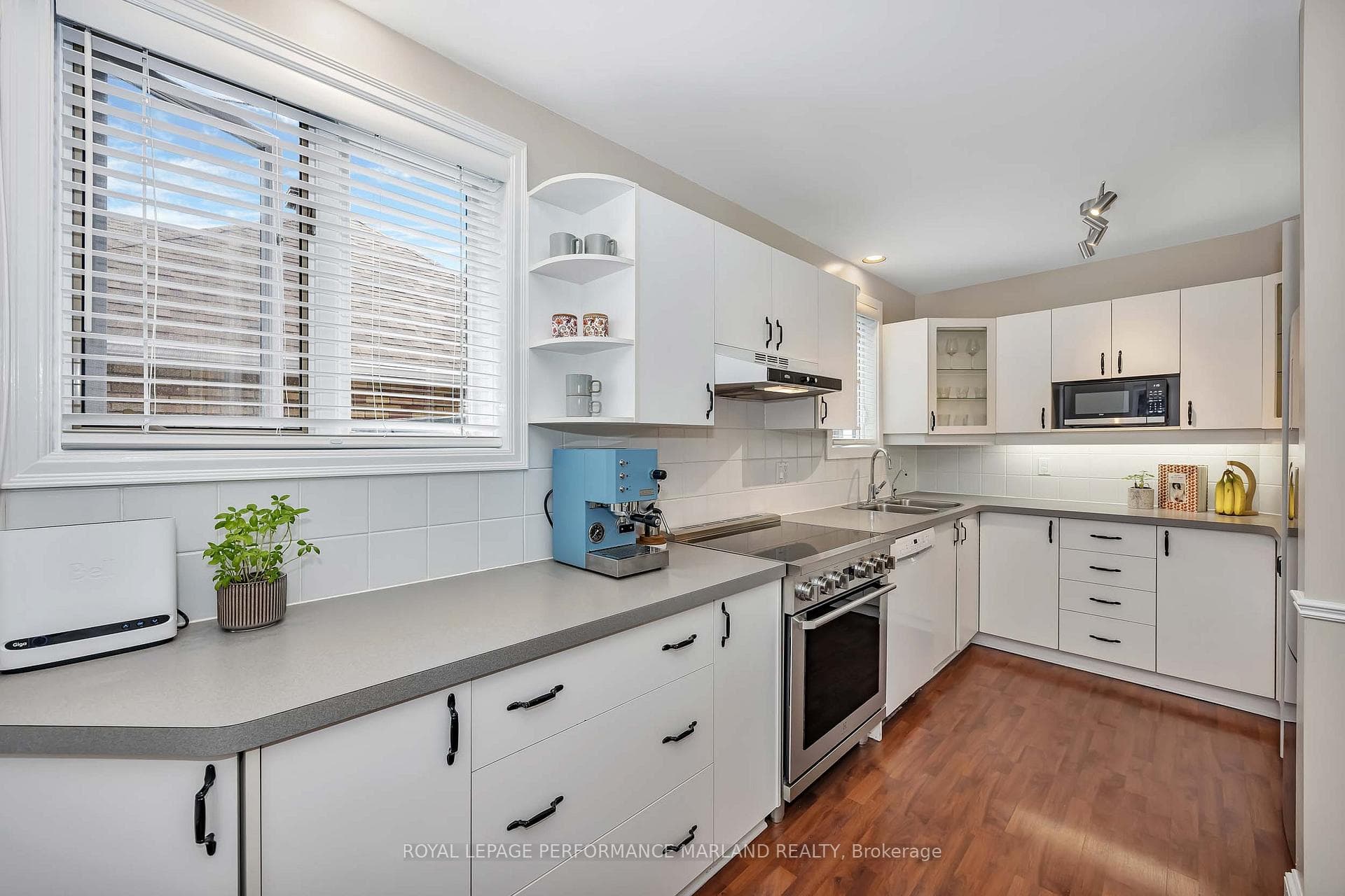 128 Mason Terrace photo 8