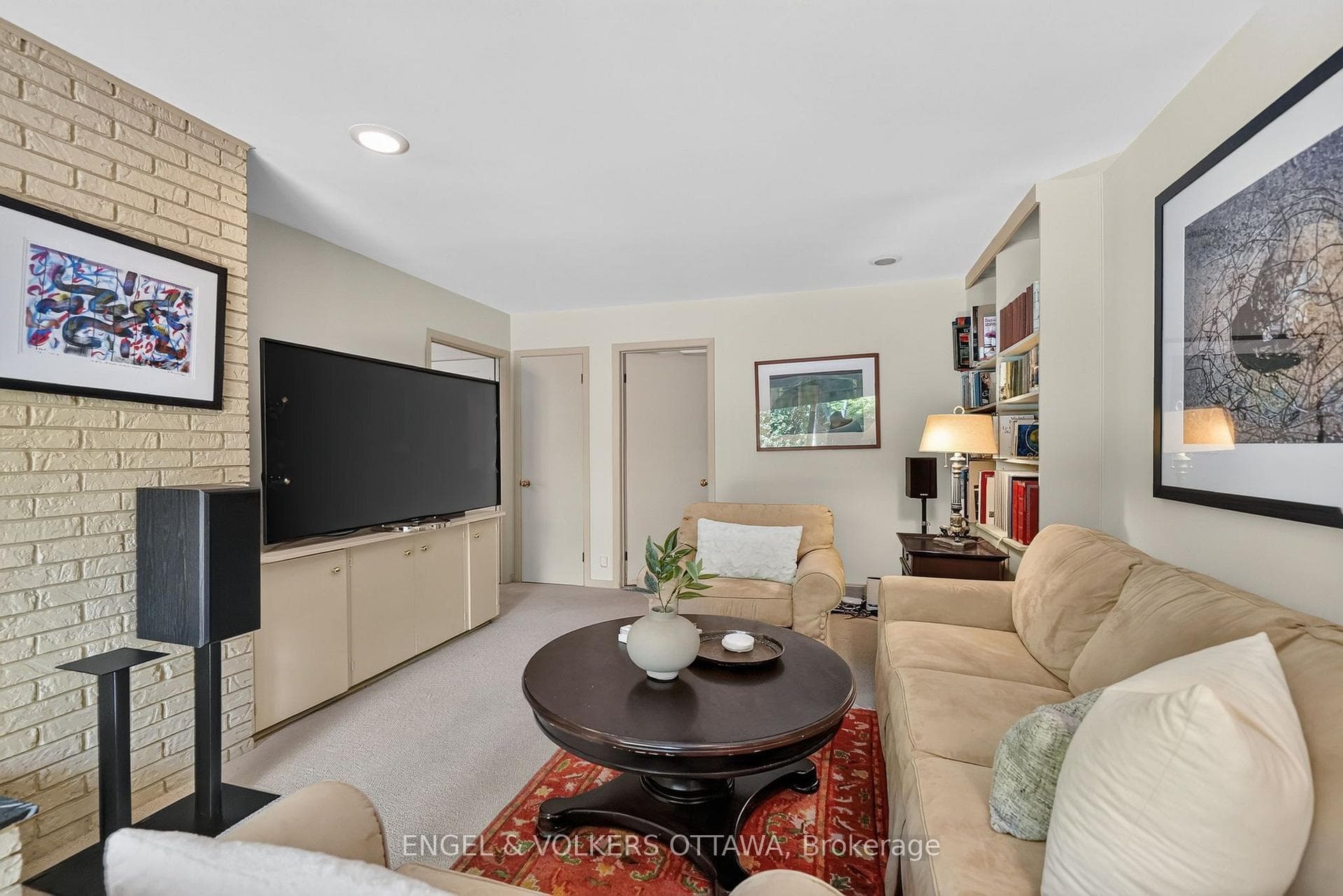 1907 Fairmeadow Crescent photo 16