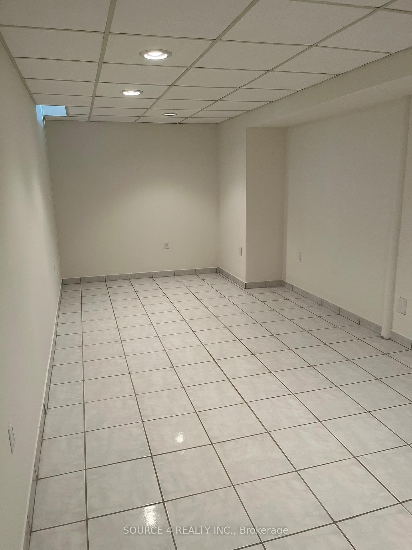138 Venetian Crescent Unit Basement photo 6