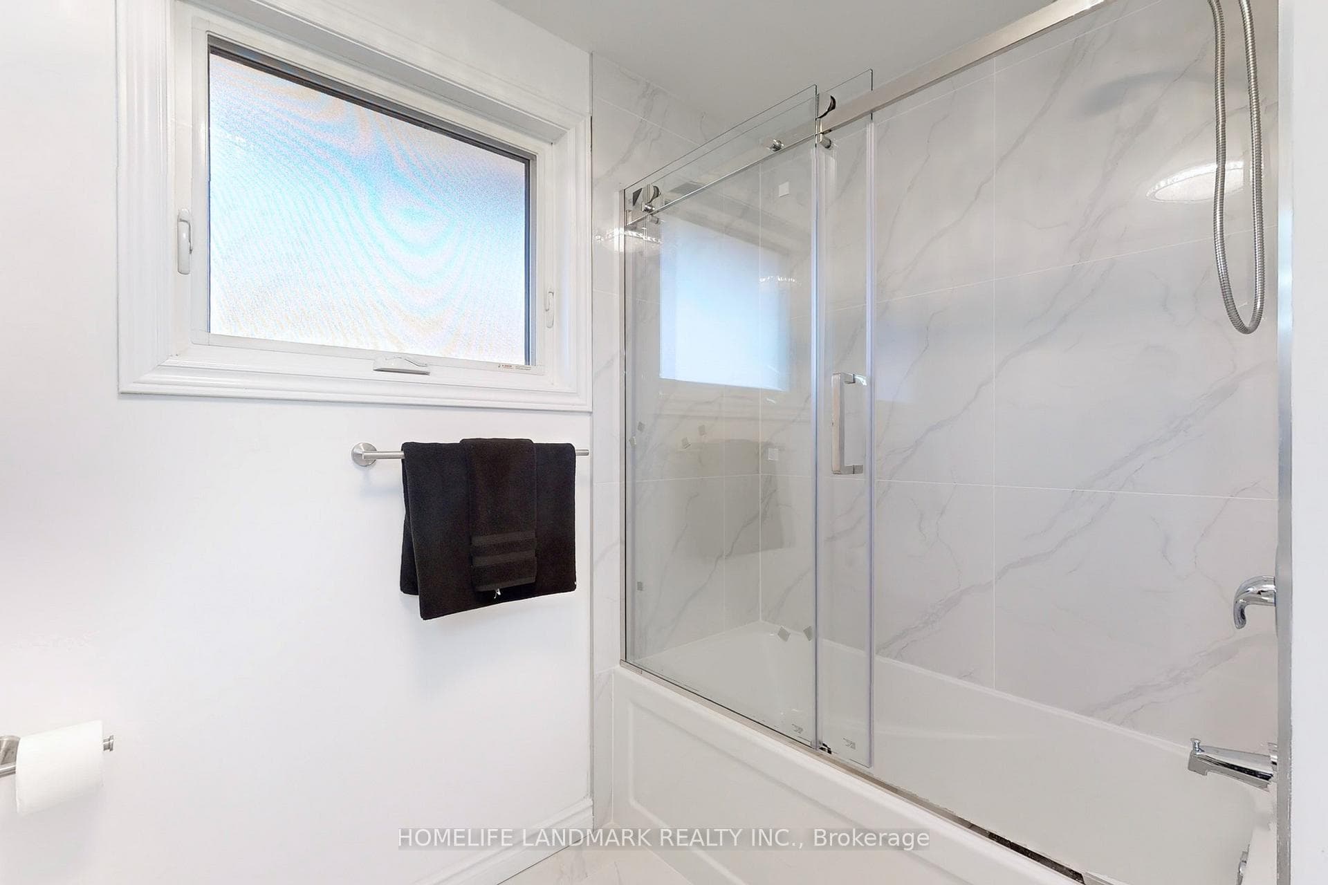 552 Queen Victoria Drive photo 28